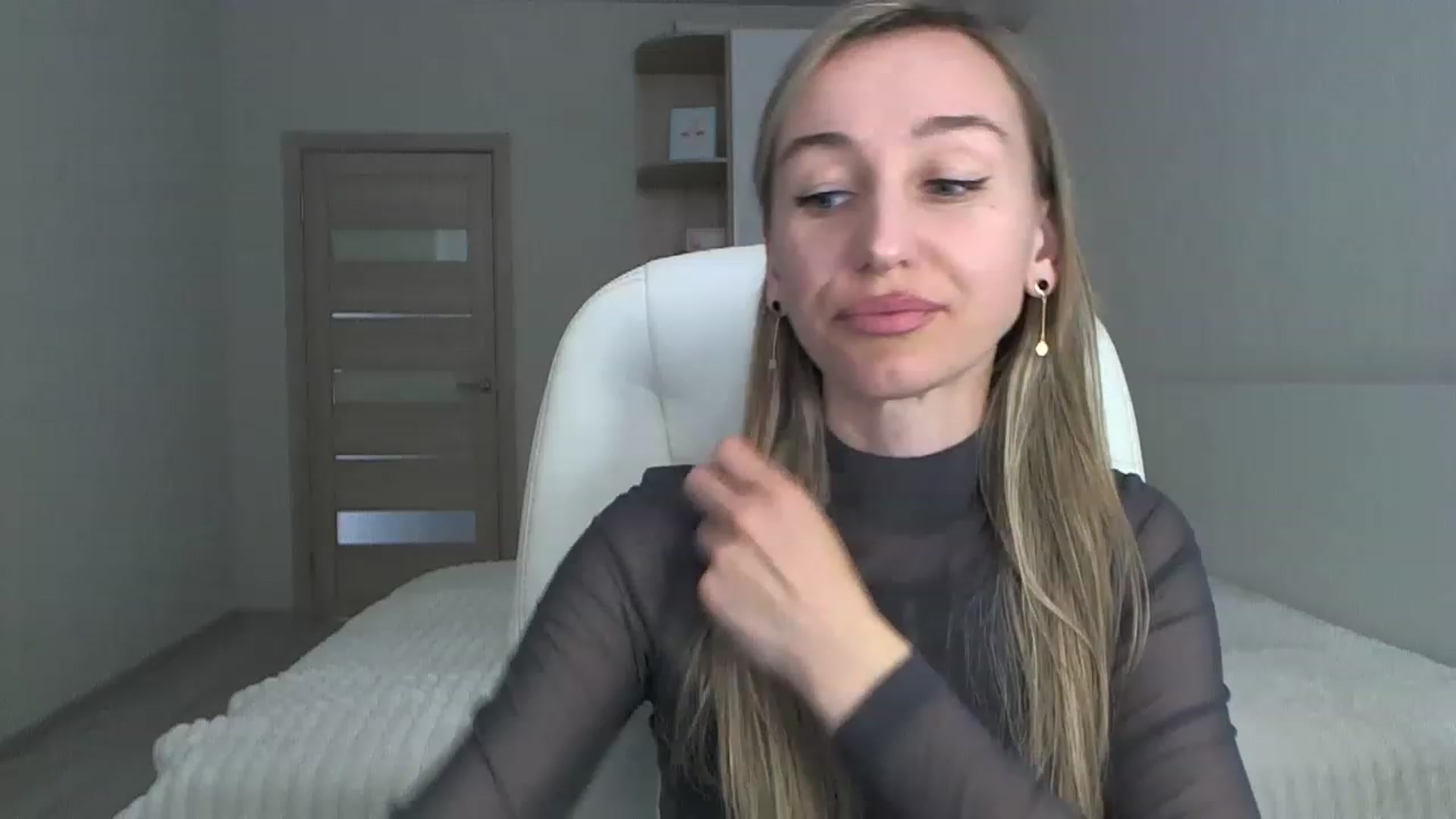 Gallery image thumbnail from YourSexyMilaX's myfreecams stream on, 05/13/2023, 12:17 image 3 of 20