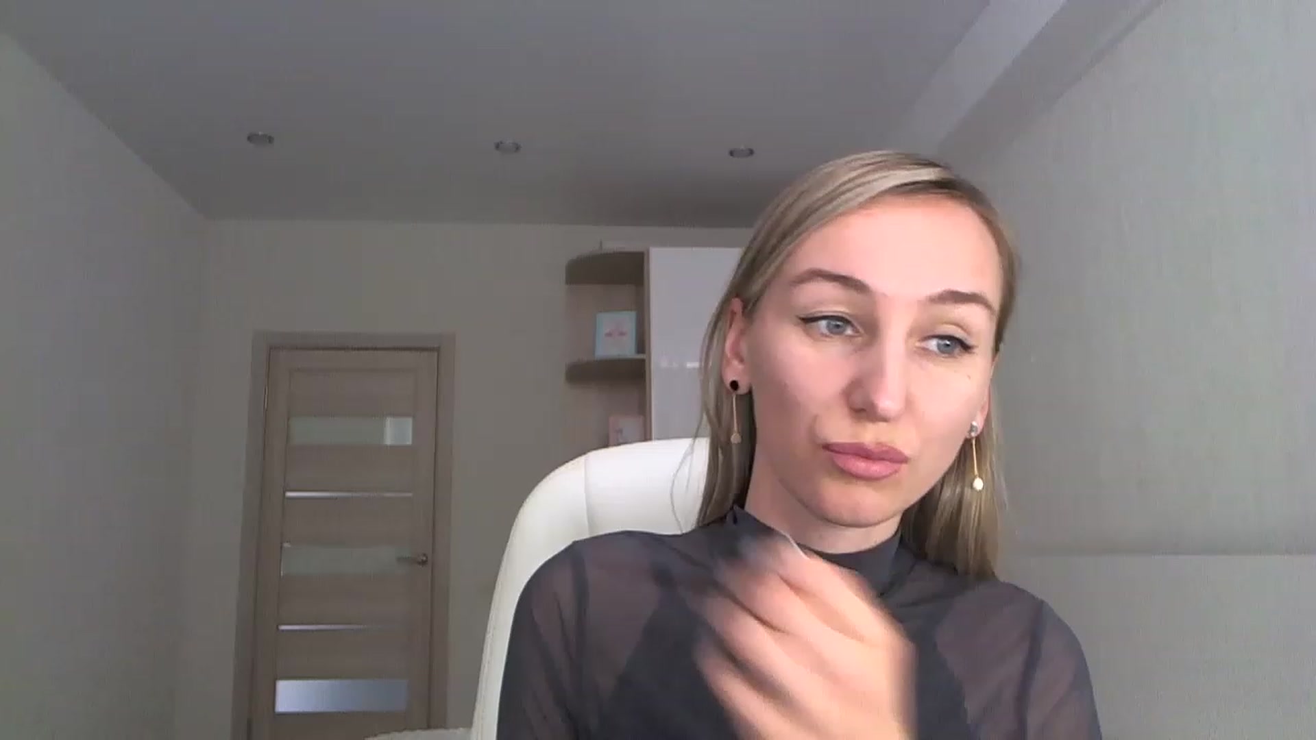 Gallery image thumbnail from YourSexyMilaX's myfreecams stream on, 05/13/2023, 12:17 image 9 of 20