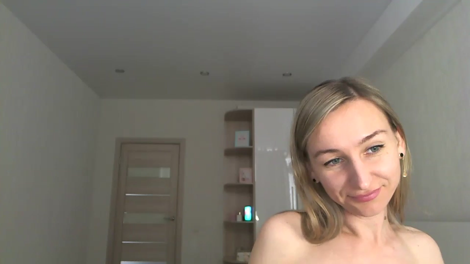 Gallery image thumbnail from YourSexyMilaX's myfreecams stream on, 05/13/2023, 12:17 image 2 of 20