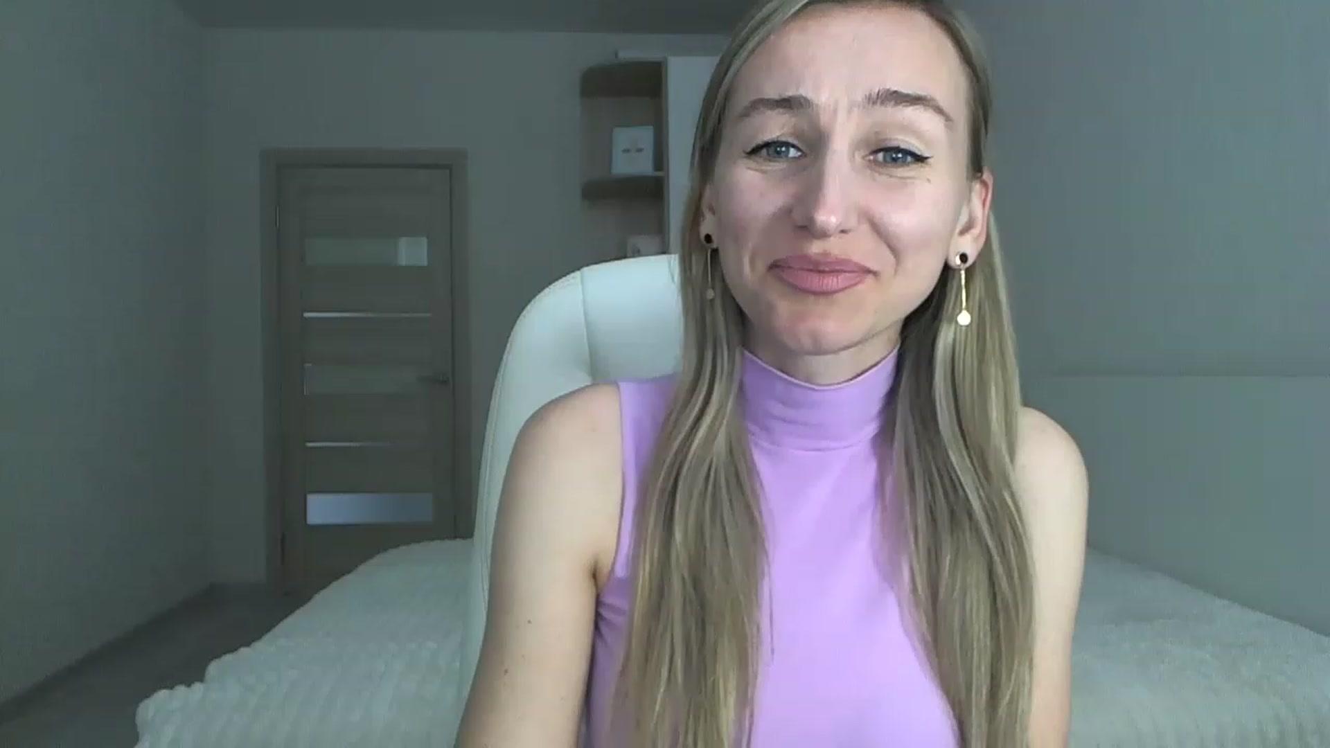 Gallery image thumbnail from YourSexyMilaX's myfreecams stream on, 05/13/2023, 12:17 image 18 of 20