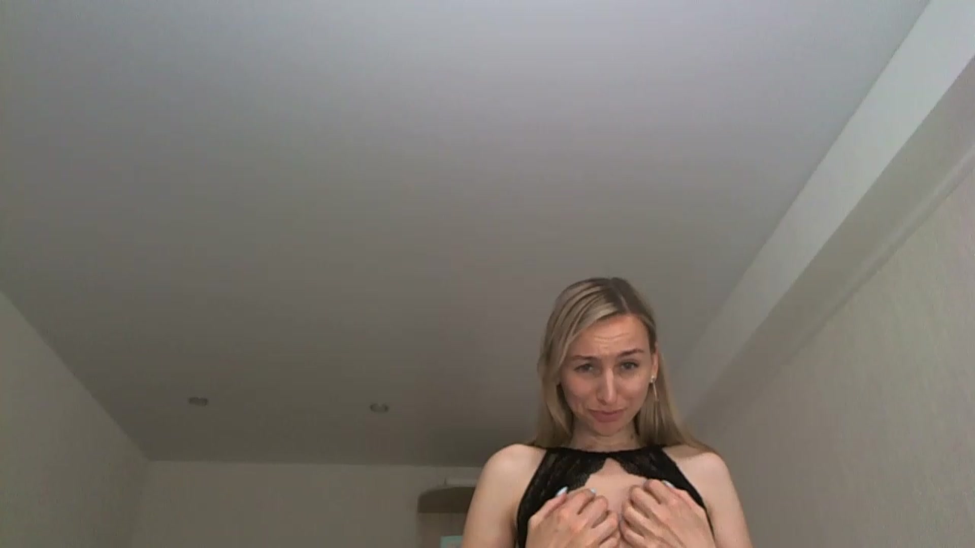 Gallery image thumbnail from YourSexyMilaX's myfreecams stream on, 05/13/2023, 12:17 image 15 of 20
