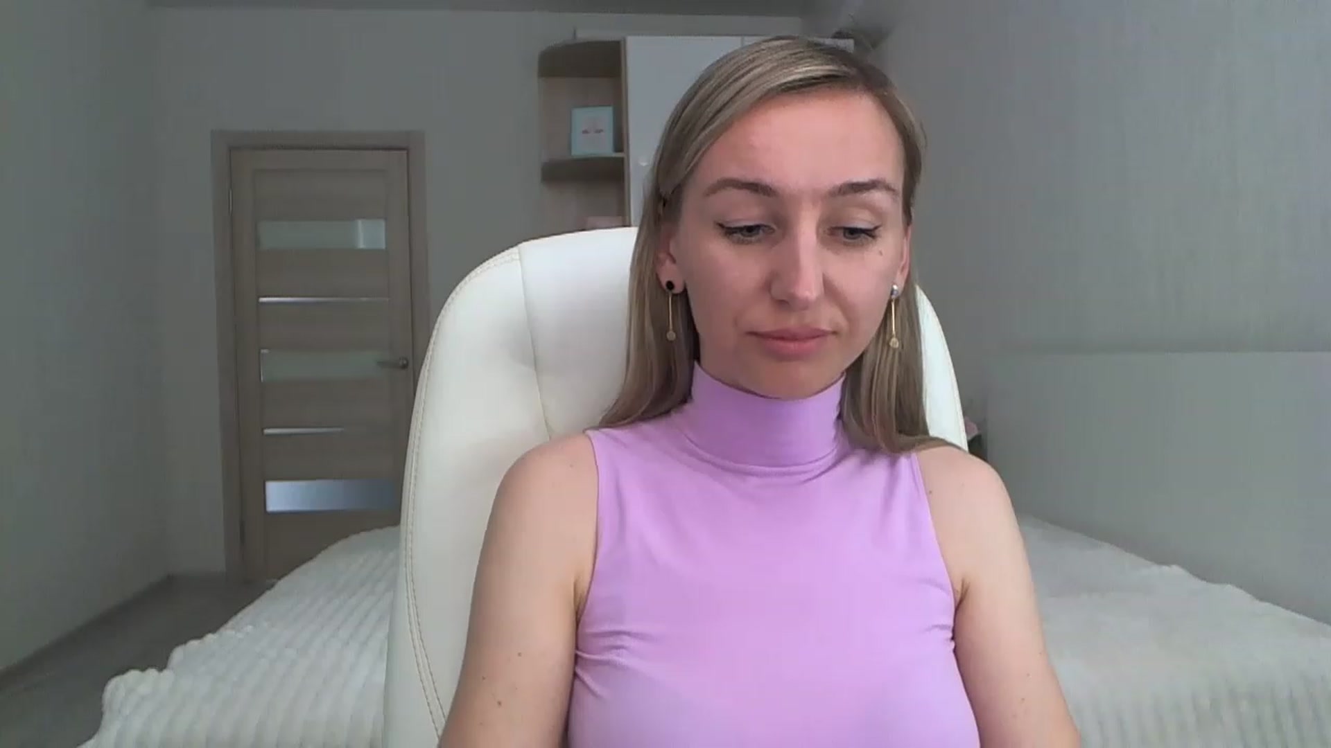 Gallery image thumbnail from YourSexyMilaX's myfreecams stream on, 05/13/2023, 14:07 image 10 of 20