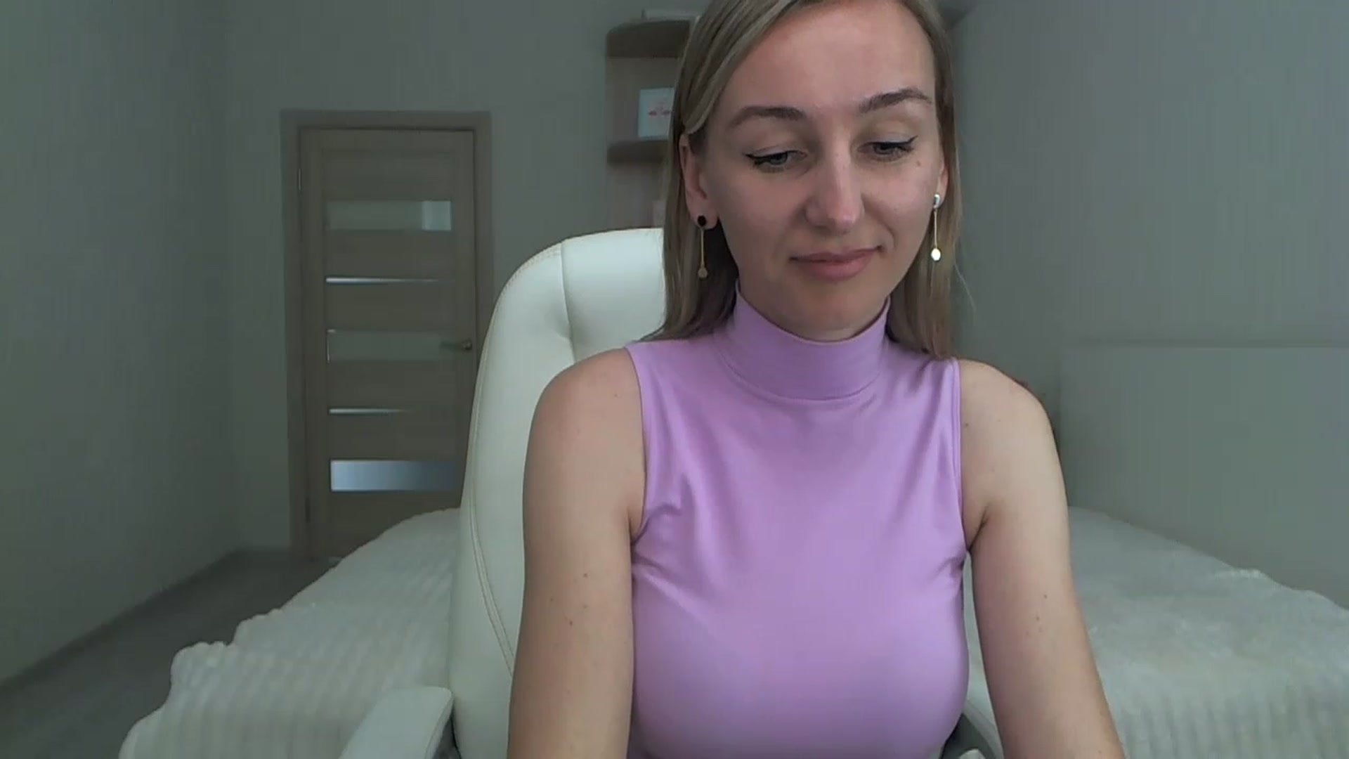 Gallery image thumbnail from YourSexyMilaX's myfreecams stream on, 05/13/2023, 14:07 image 17 of 20
