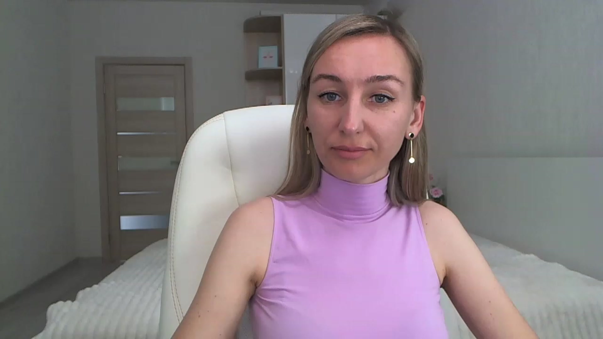 Gallery image thumbnail from YourSexyMilaX's myfreecams stream on, 05/13/2023, 14:07 image 9 of 20