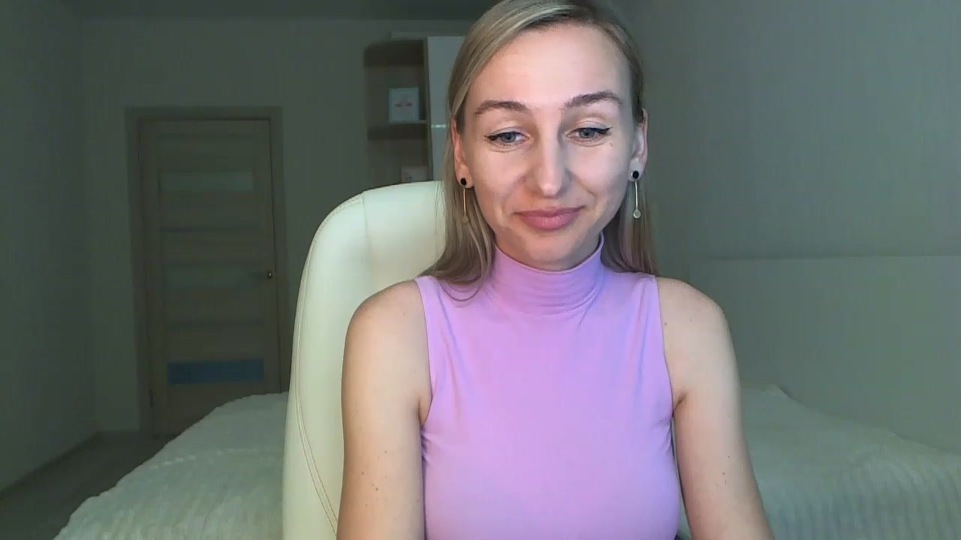 Gallery image thumbnail from YourSexyMilaX's myfreecams stream on, 05/13/2023, 17:04 image 3 of 20
