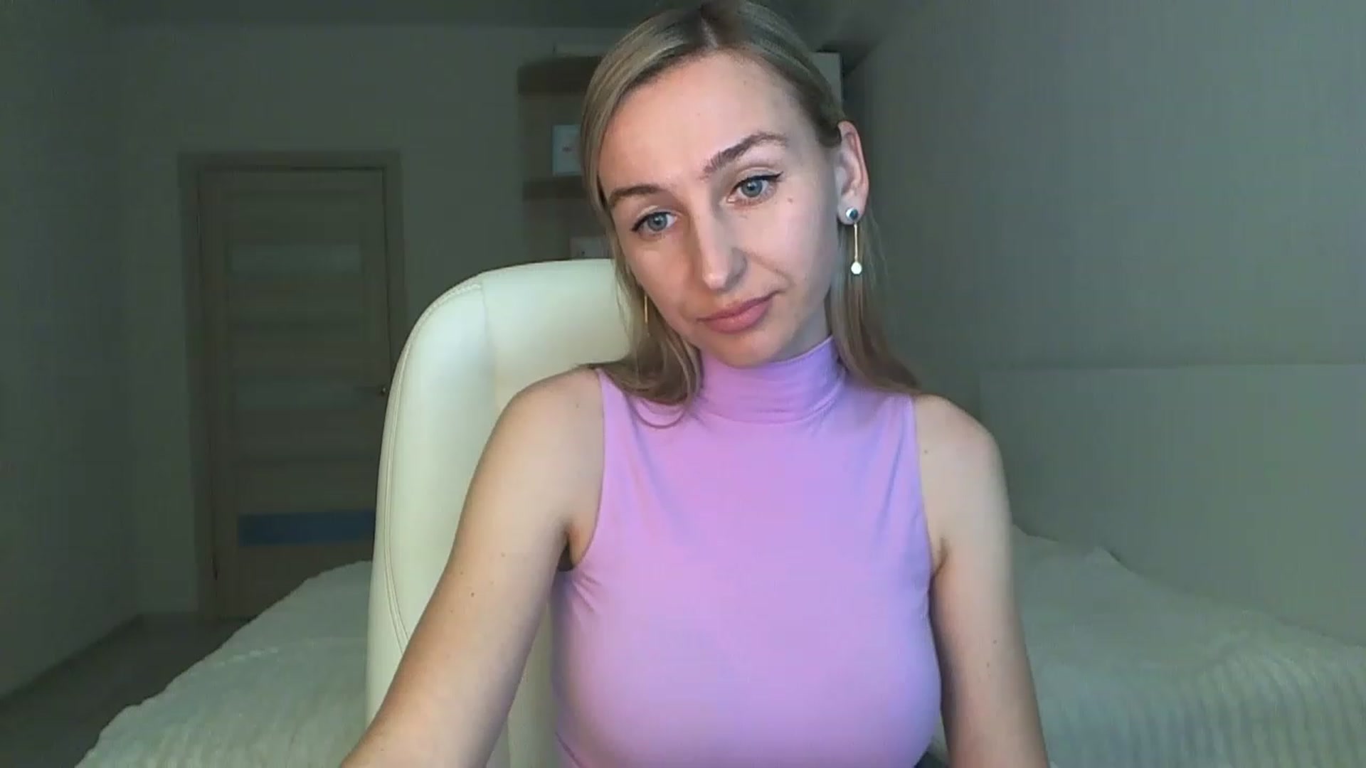 Gallery image thumbnail from YourSexyMilaX's myfreecams stream on, 05/13/2023, 17:04 image 4 of 20