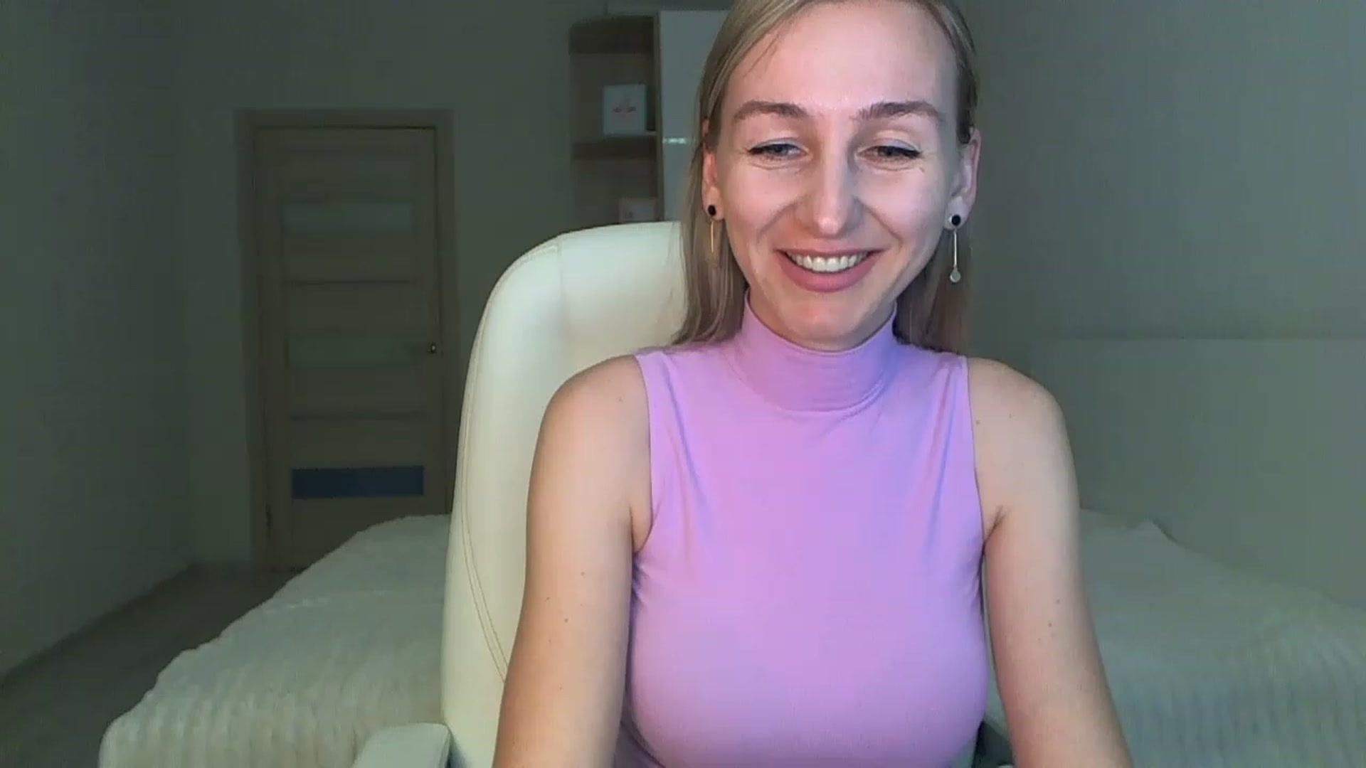 Gallery image thumbnail from YourSexyMilaX's myfreecams stream on, 05/13/2023, 17:04 image 10 of 20