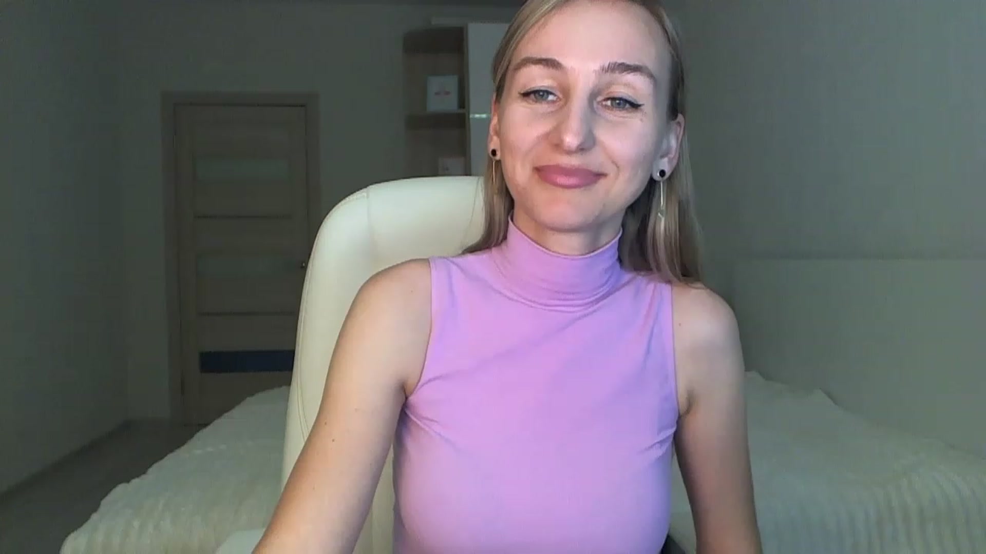 Gallery image thumbnail from YourSexyMilaX's myfreecams stream on, 05/13/2023, 17:04 image 15 of 20