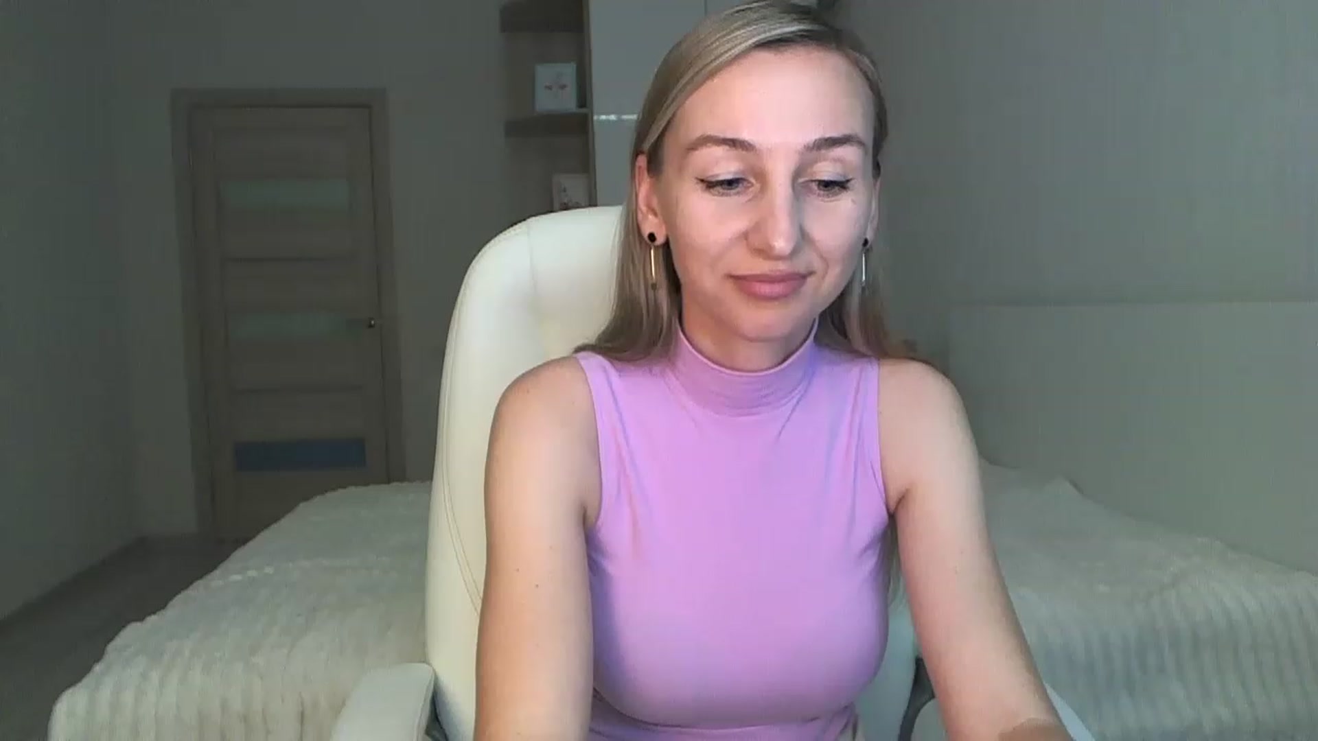 Gallery image thumbnail from YourSexyMilaX's myfreecams stream on, 05/13/2023, 17:04 image 7 of 20