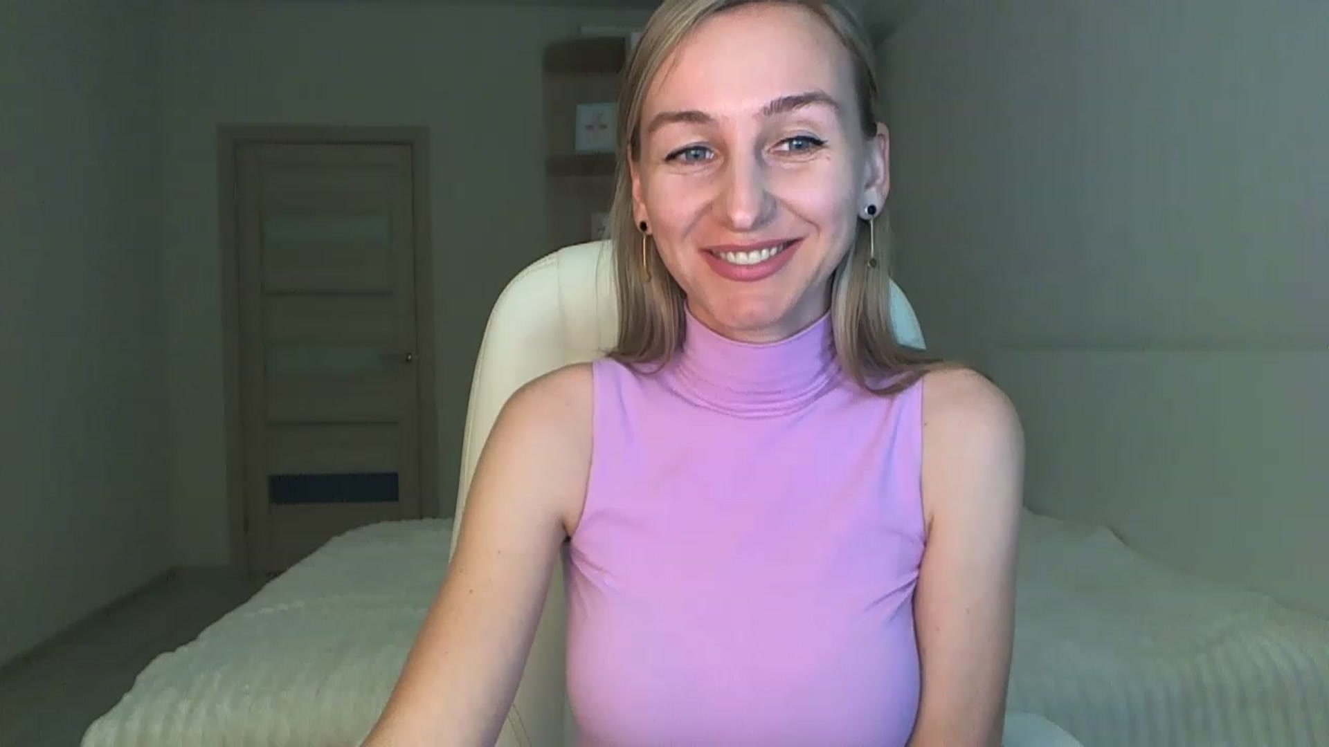 Gallery image thumbnail from YourSexyMilaX's myfreecams stream on, 05/13/2023, 17:04 image 16 of 20
