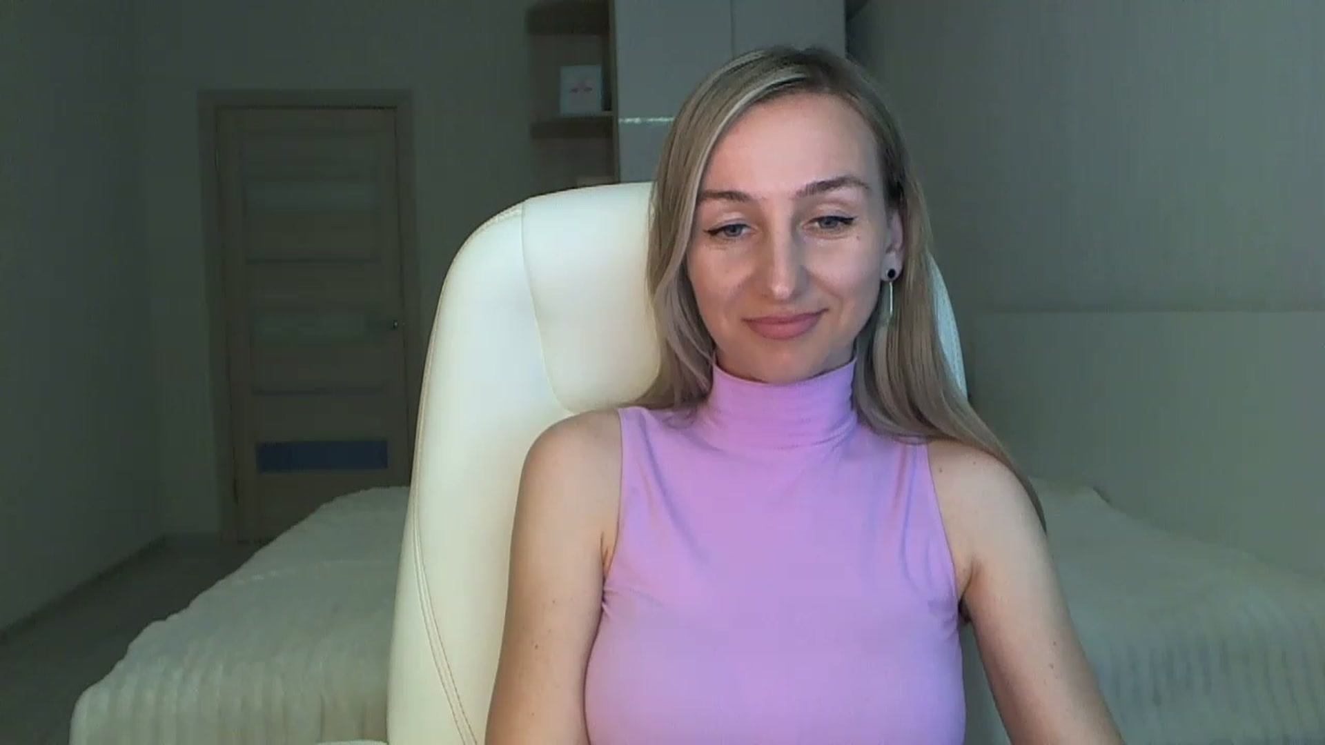 Gallery image thumbnail from YourSexyMilaX's myfreecams stream on, 05/13/2023, 17:04 image 8 of 20