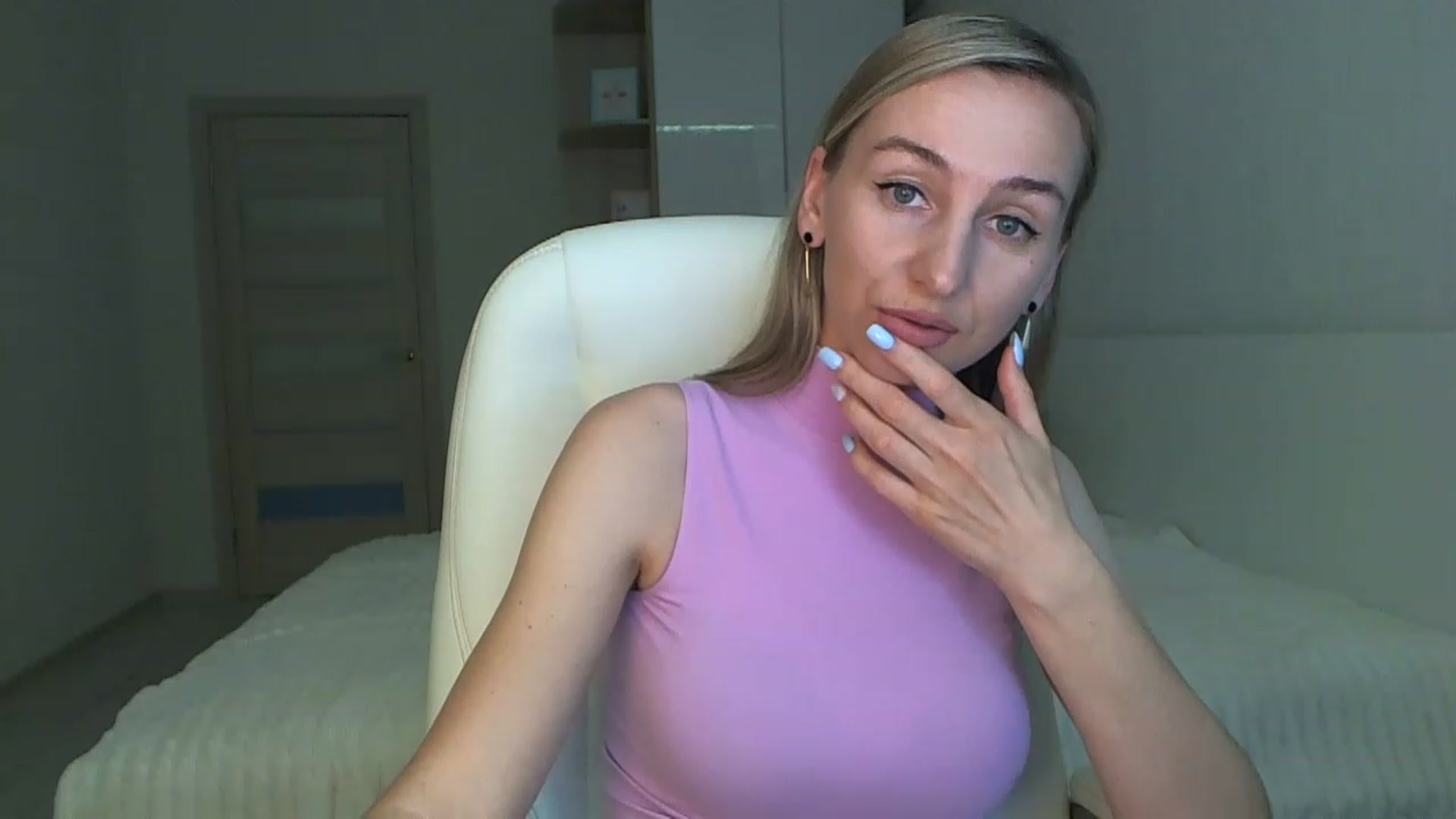 Gallery image thumbnail from YourSexyMilaX's myfreecams stream on, 05/13/2023, 17:04 image 6 of 20