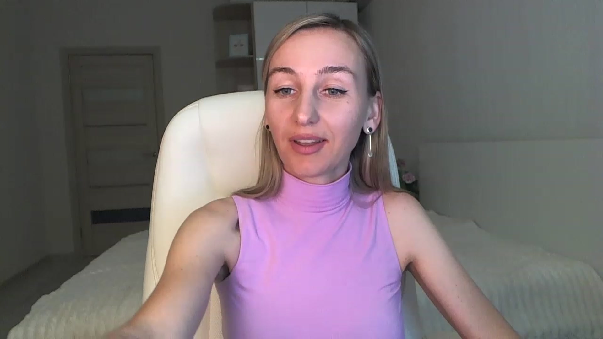 Gallery image thumbnail from YourSexyMilaX's myfreecams stream on, 05/13/2023, 17:04 image 19 of 20