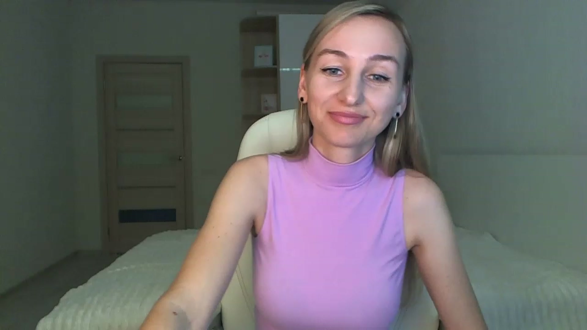 Gallery image thumbnail from YourSexyMilaX's myfreecams stream on, 05/13/2023, 17:04 image 17 of 20