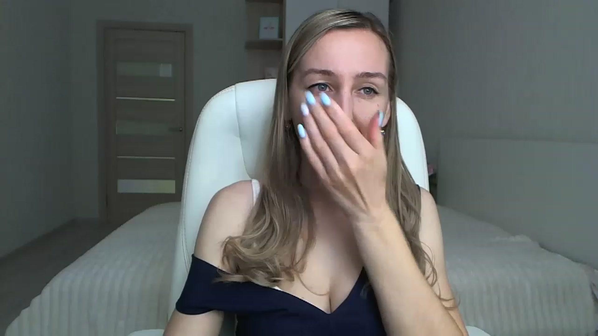 Gallery image thumbnail from YourSexyMilaX's myfreecams stream on, 05/15/2023, 08:45 image 6 of 20