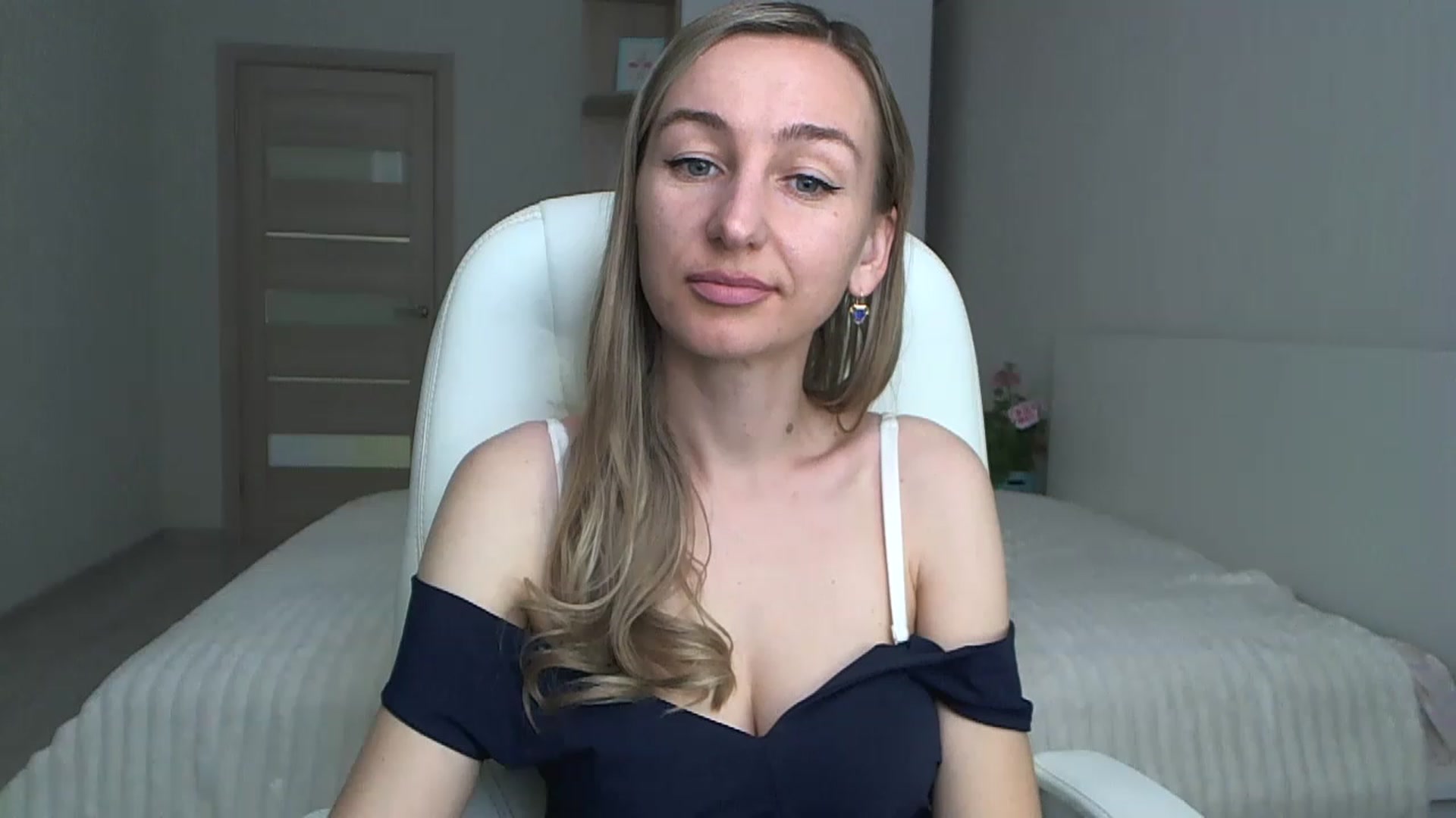Gallery image thumbnail from YourSexyMilaX's myfreecams stream on, 05/15/2023, 08:45 image 20 of 20