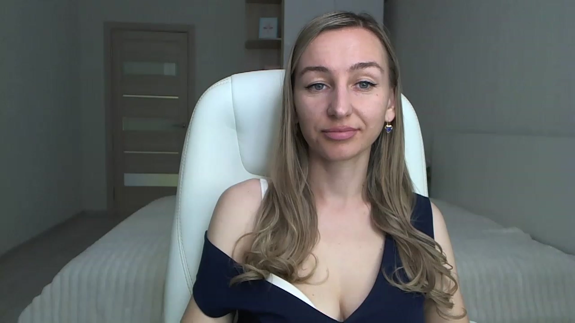 Gallery image thumbnail from YourSexyMilaX's myfreecams stream on, 05/15/2023, 08:45 image 5 of 20