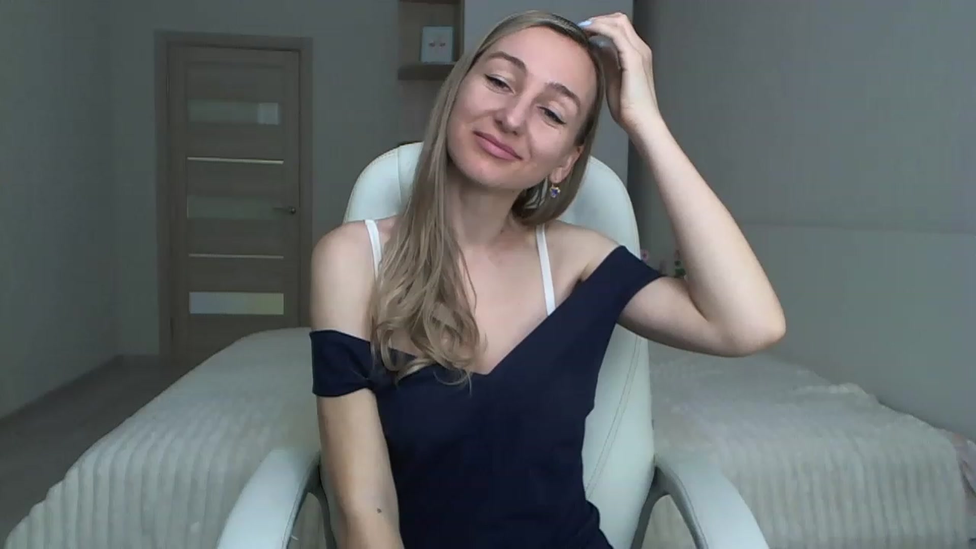 Gallery image thumbnail from YourSexyMilaX's myfreecams stream on, 05/15/2023, 08:45 image 12 of 20