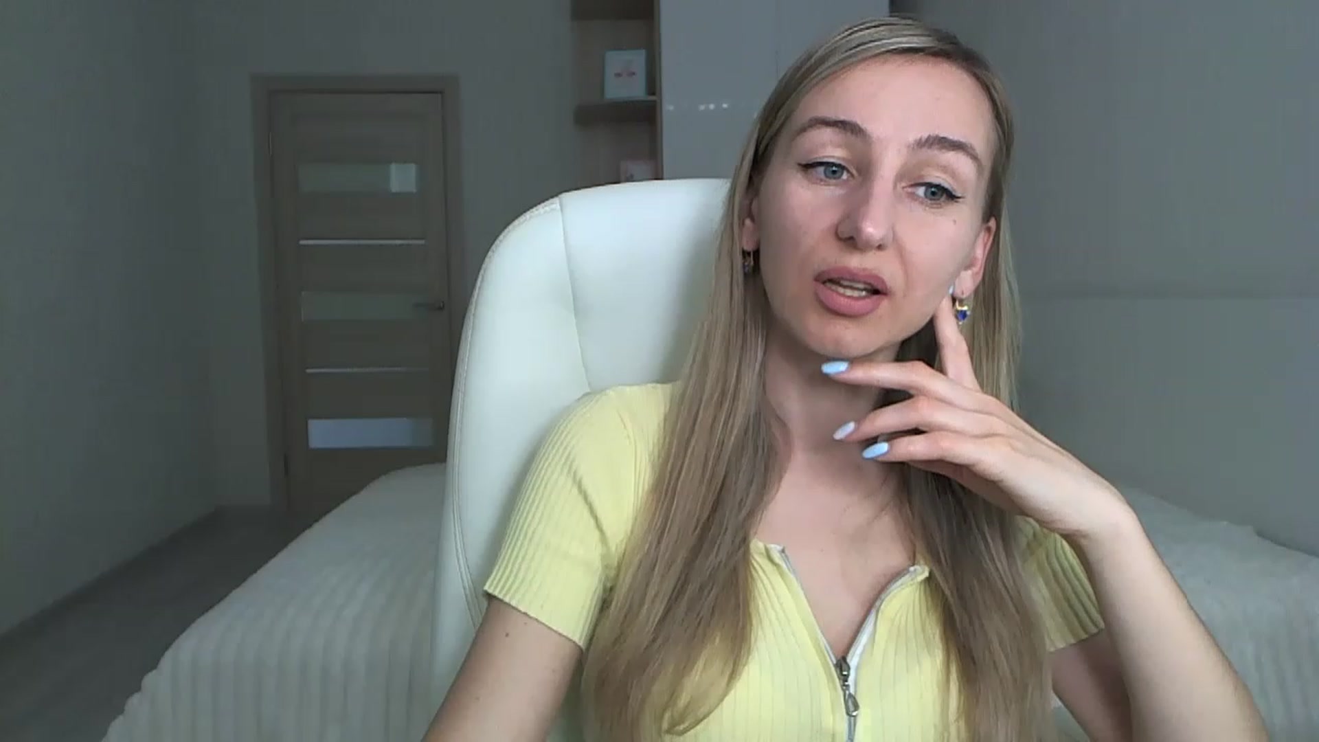 Gallery image thumbnail from YourSexyMilaX's myfreecams stream on, 05/15/2023, 12:12 image 10 of 20