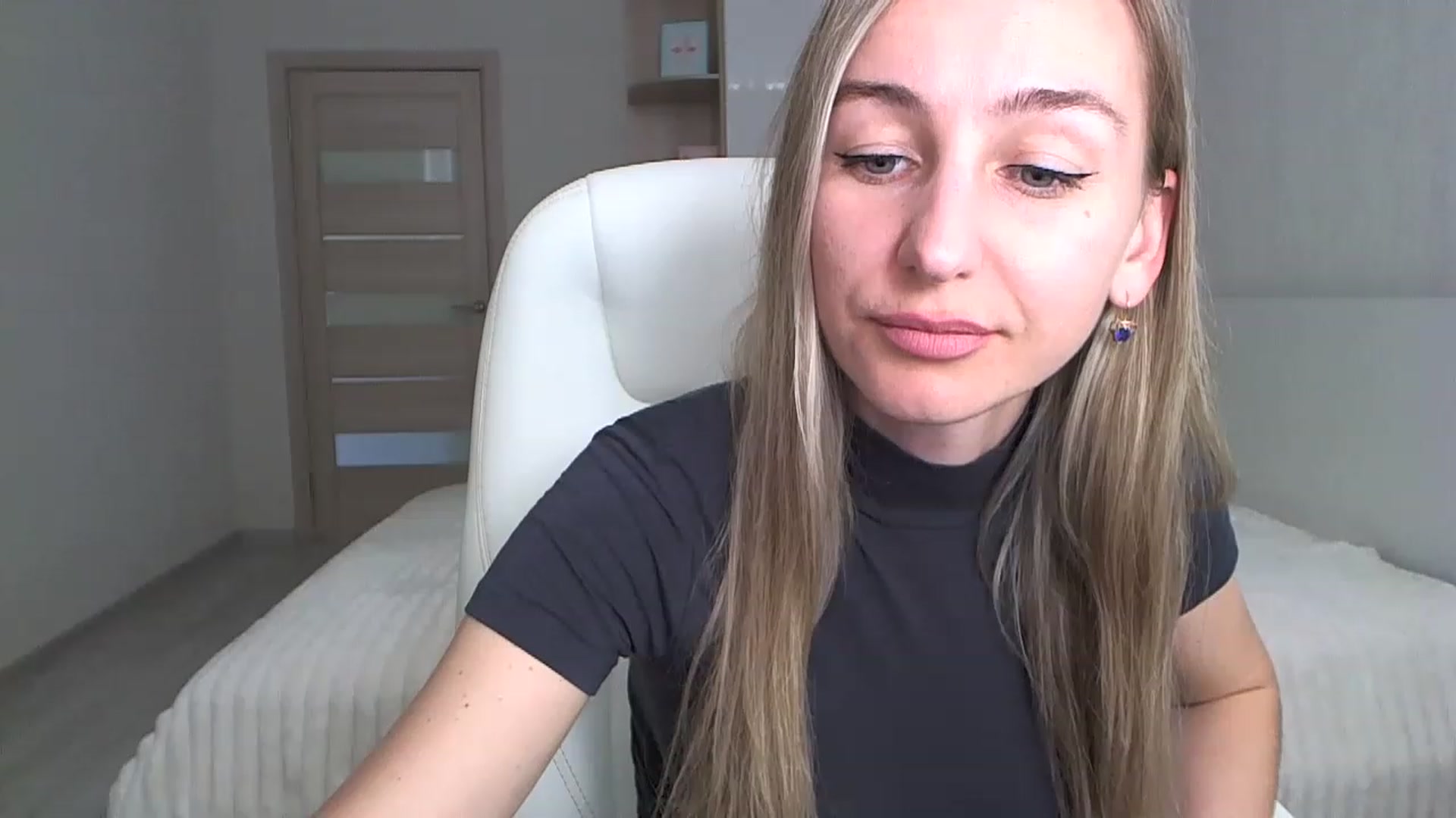 Gallery image thumbnail from YourSexyMilaX's myfreecams stream on, 05/15/2023, 12:12 image 17 of 20