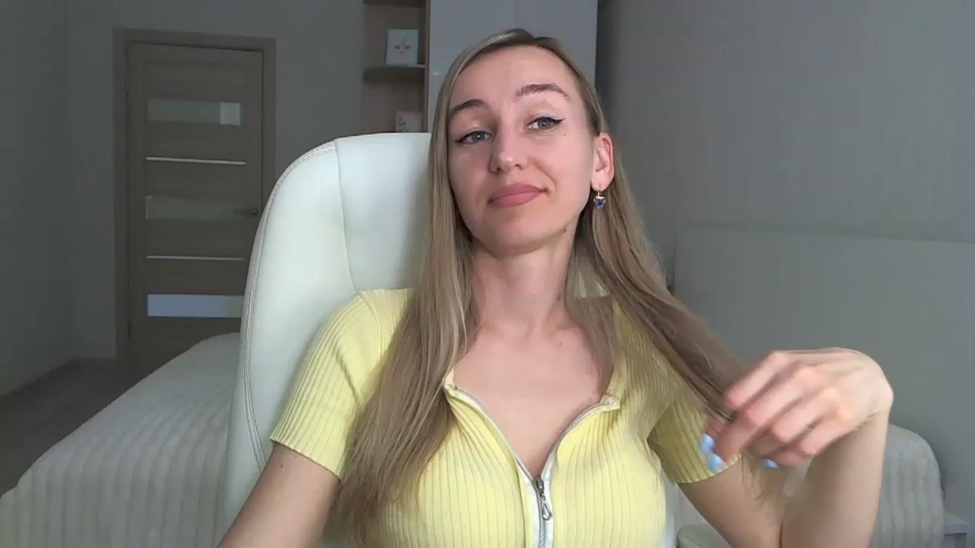 Gallery image thumbnail from YourSexyMilaX's myfreecams stream on, 05/15/2023, 12:12 image 1 of 20