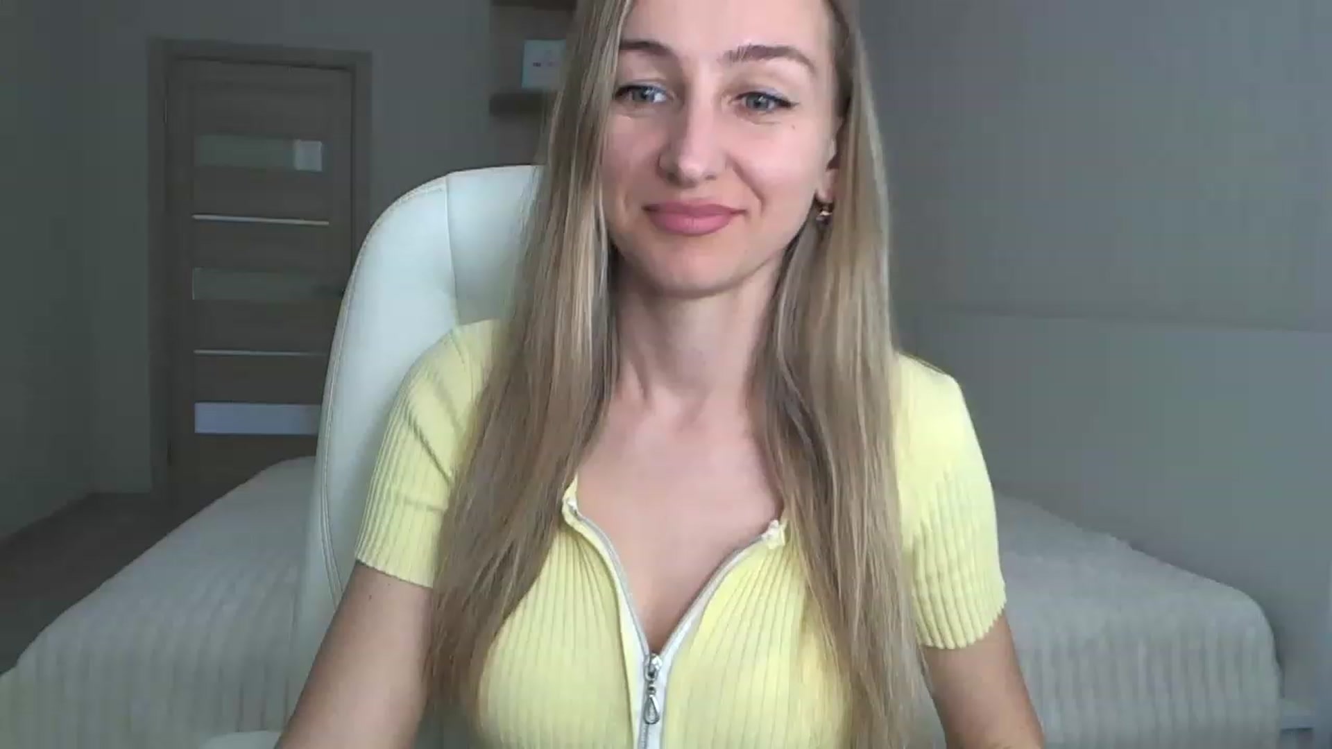 Gallery image thumbnail from YourSexyMilaX's myfreecams stream on, 05/15/2023, 12:12 image 4 of 20
