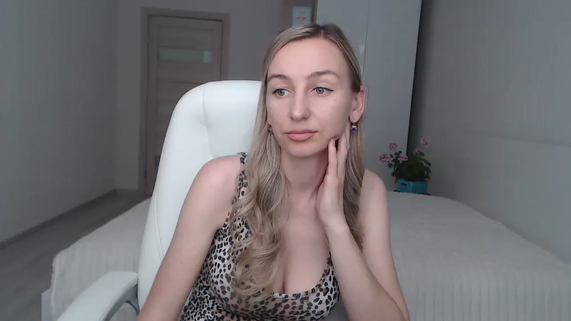 Gallery image thumbnail from YourSexyMilaX's myfreecams stream on, 05/21/2023, 11:17 image 20 of 20