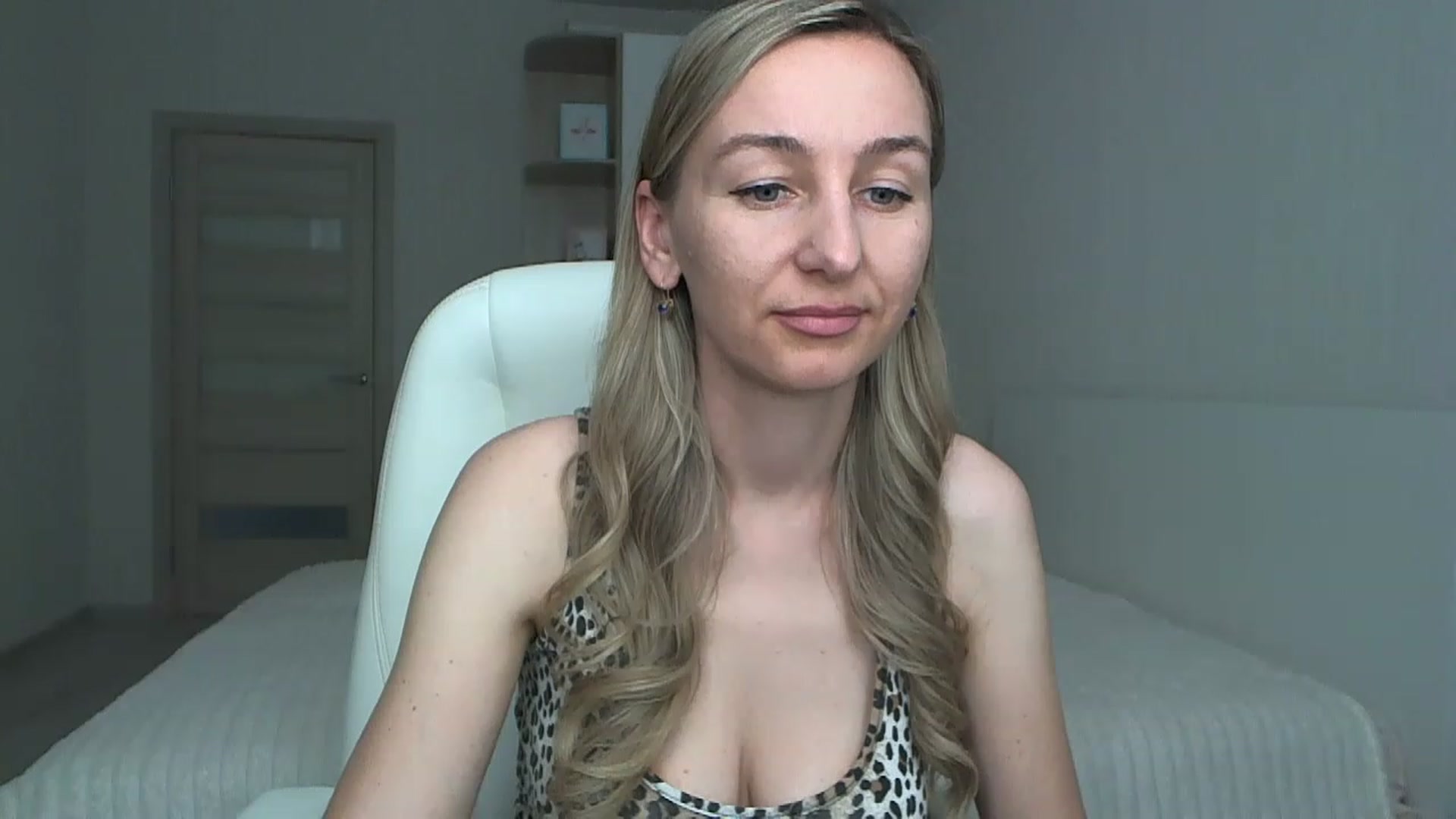 Gallery image thumbnail from YourSexyMilaX's myfreecams stream on, 05/21/2023, 11:17 image 11 of 20