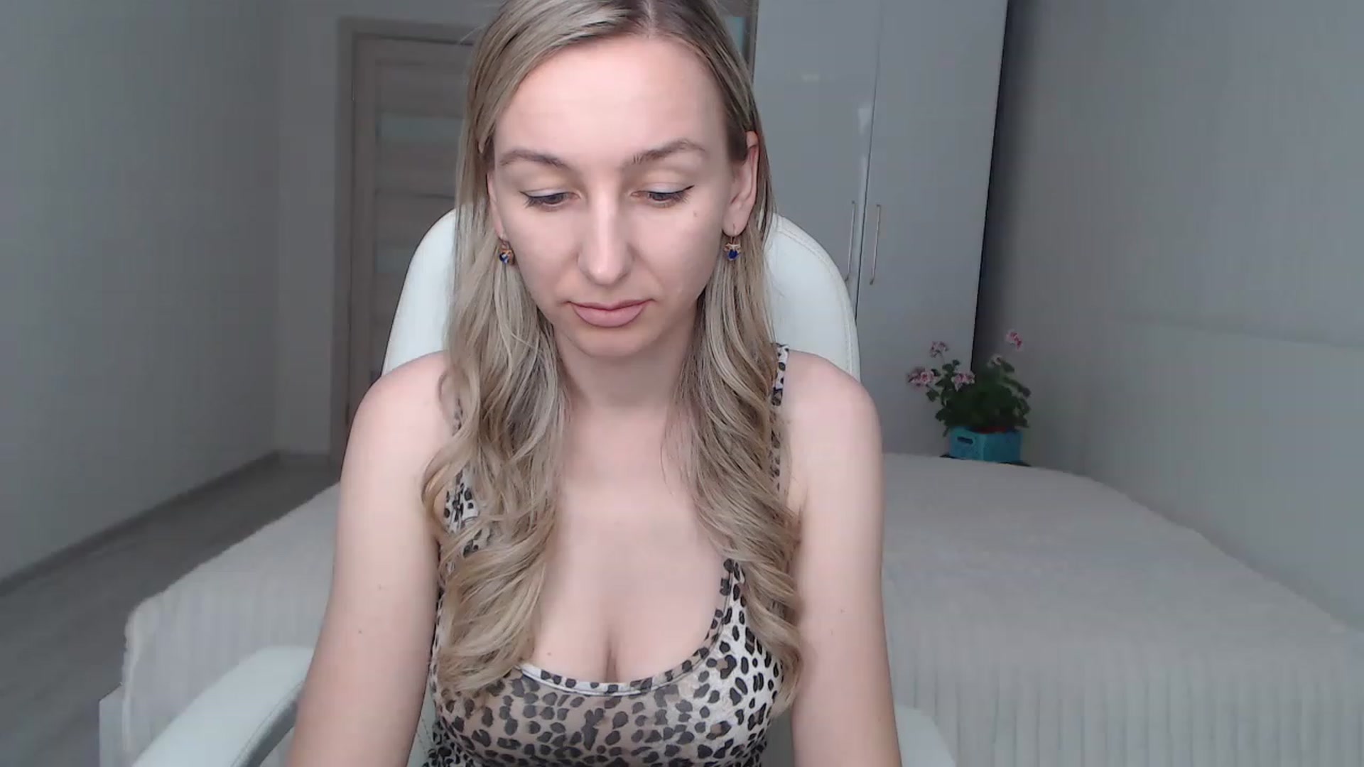 Gallery image thumbnail from YourSexyMilaX's myfreecams stream on, 05/21/2023, 11:17 image 17 of 20