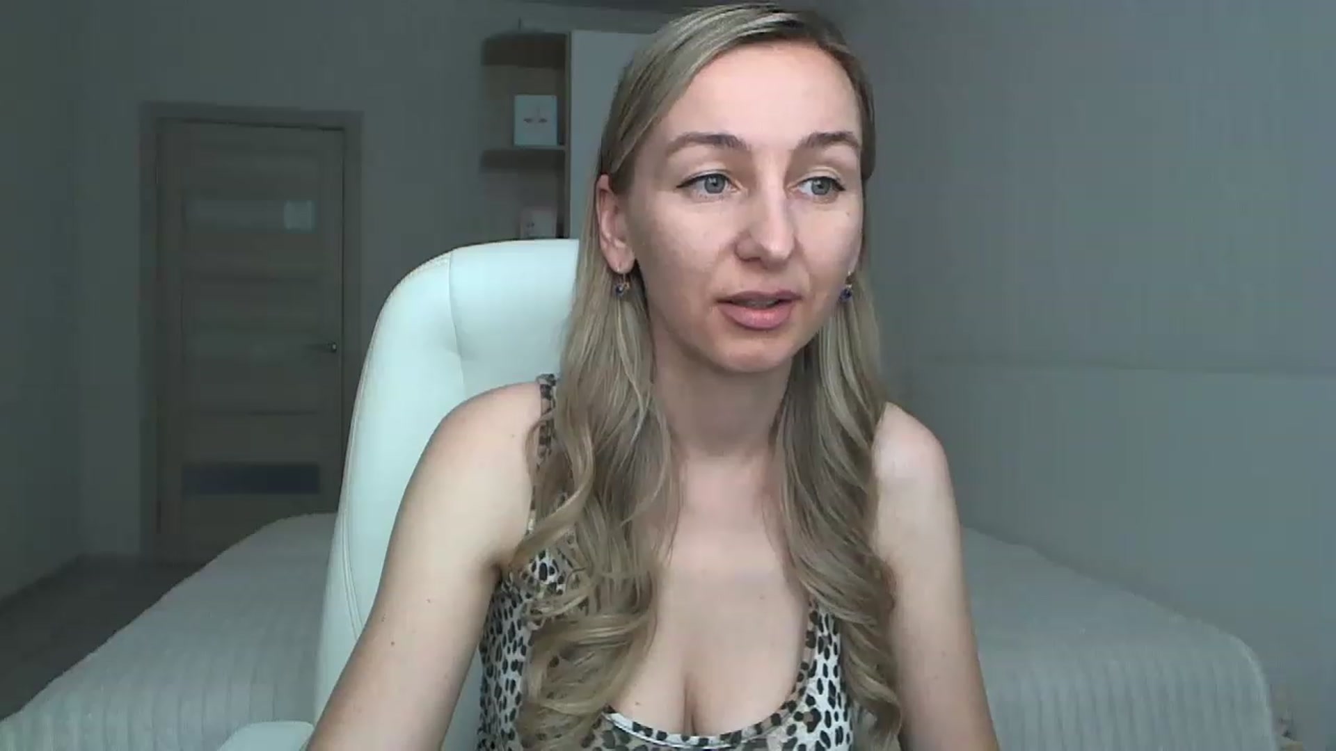 Gallery image thumbnail from YourSexyMilaX's myfreecams stream on, 05/21/2023, 11:17 image 12 of 20