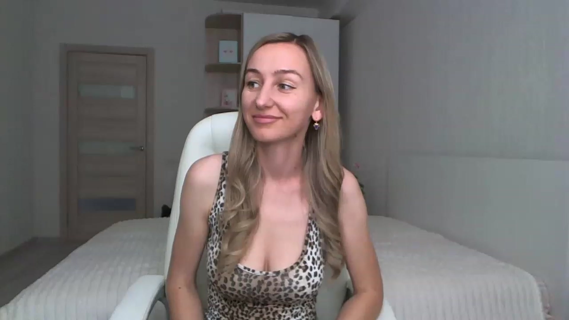 Gallery image thumbnail from YourSexyMilaX's myfreecams stream on, 05/21/2023, 11:17 image 8 of 20