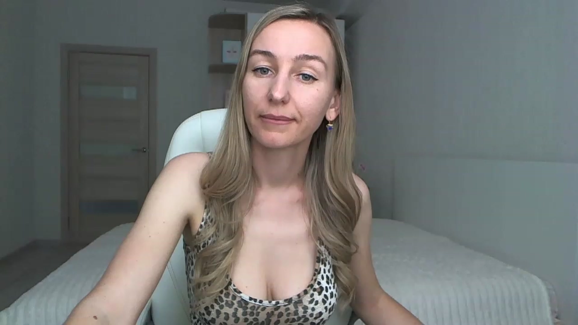 Gallery image thumbnail from YourSexyMilaX's myfreecams stream on, 05/21/2023, 11:17 image 5 of 20