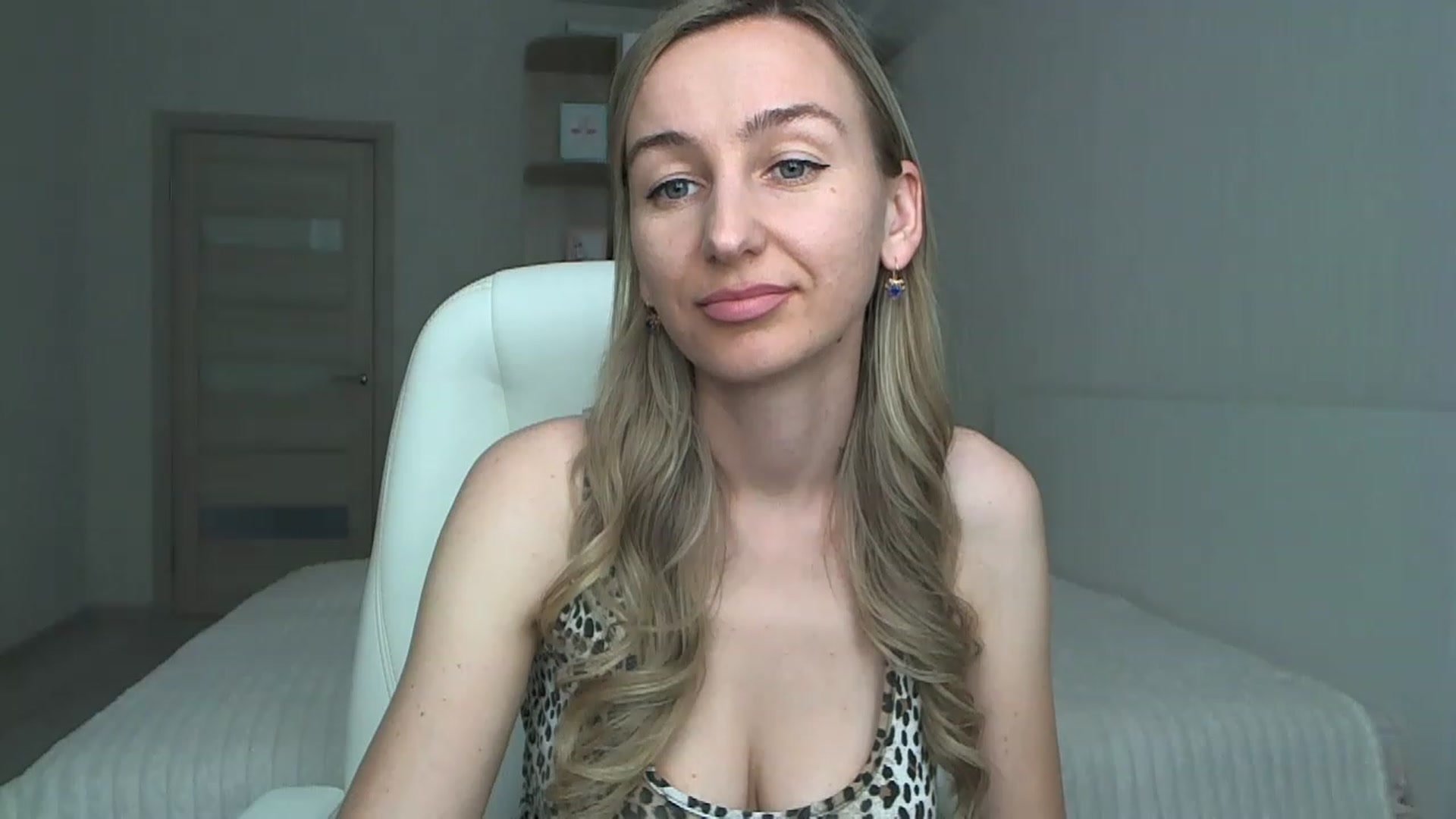 Gallery image thumbnail from YourSexyMilaX's myfreecams stream on, 05/21/2023, 11:17 image 10 of 20