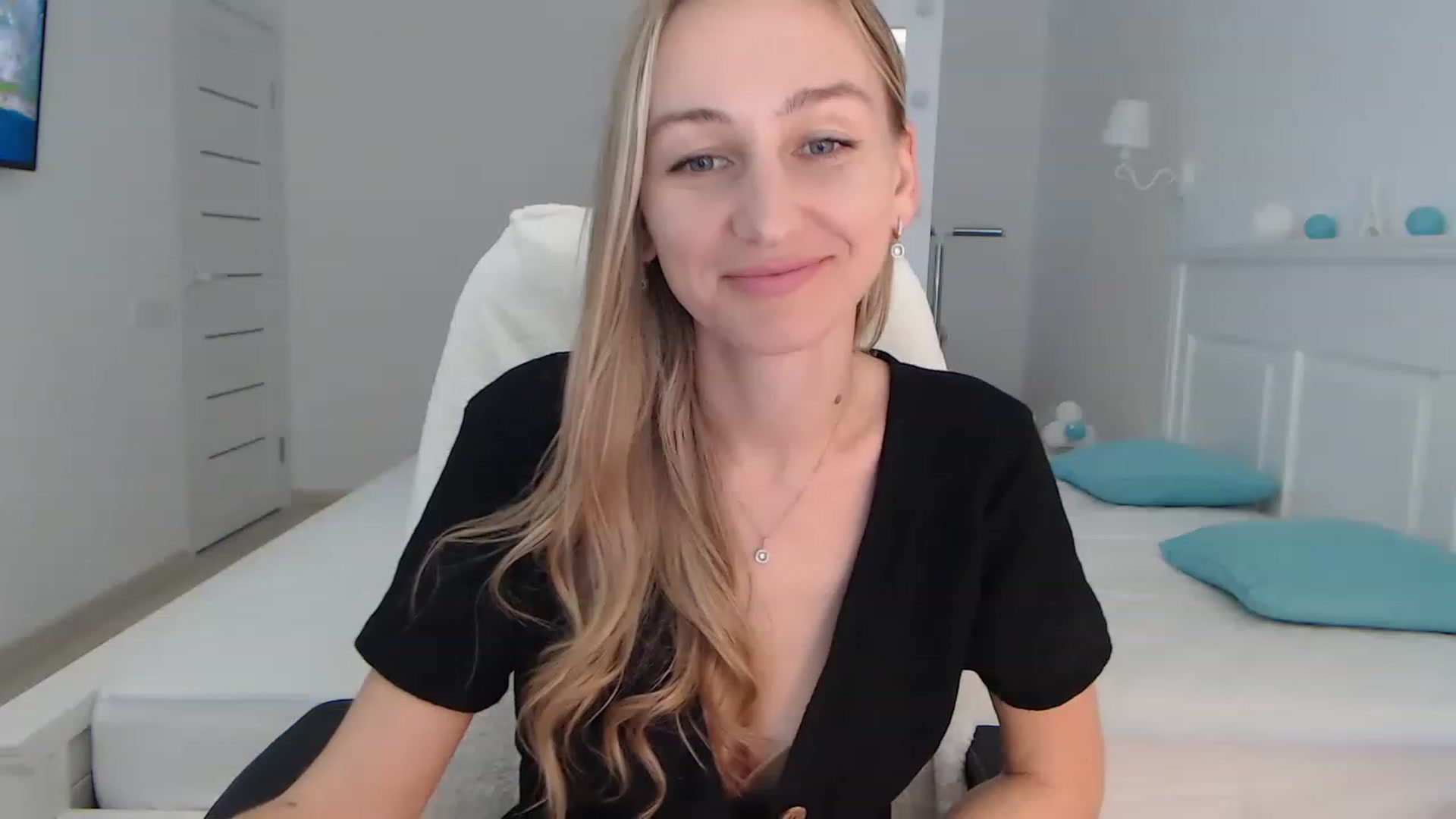 Gallery image thumbnail from YourSexyMilaX's myfreecams stream on, 06/17/2023, 14:48 image 17 of 20