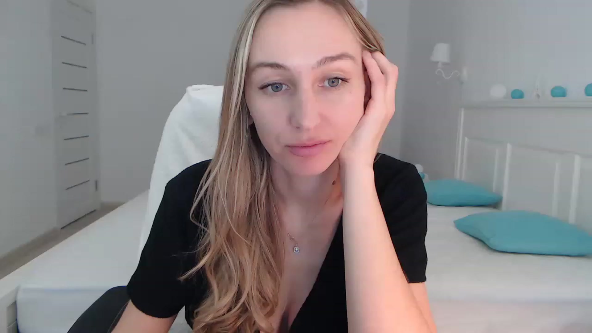 Gallery image thumbnail from YourSexyMilaX's myfreecams stream on, 06/17/2023, 14:48 image 7 of 20