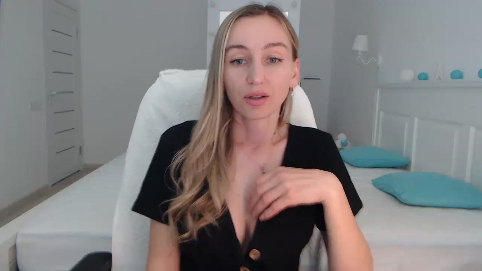 Gallery image thumbnail from YourSexyMilaX's myfreecams stream on, 06/17/2023, 14:48 image 10 of 20