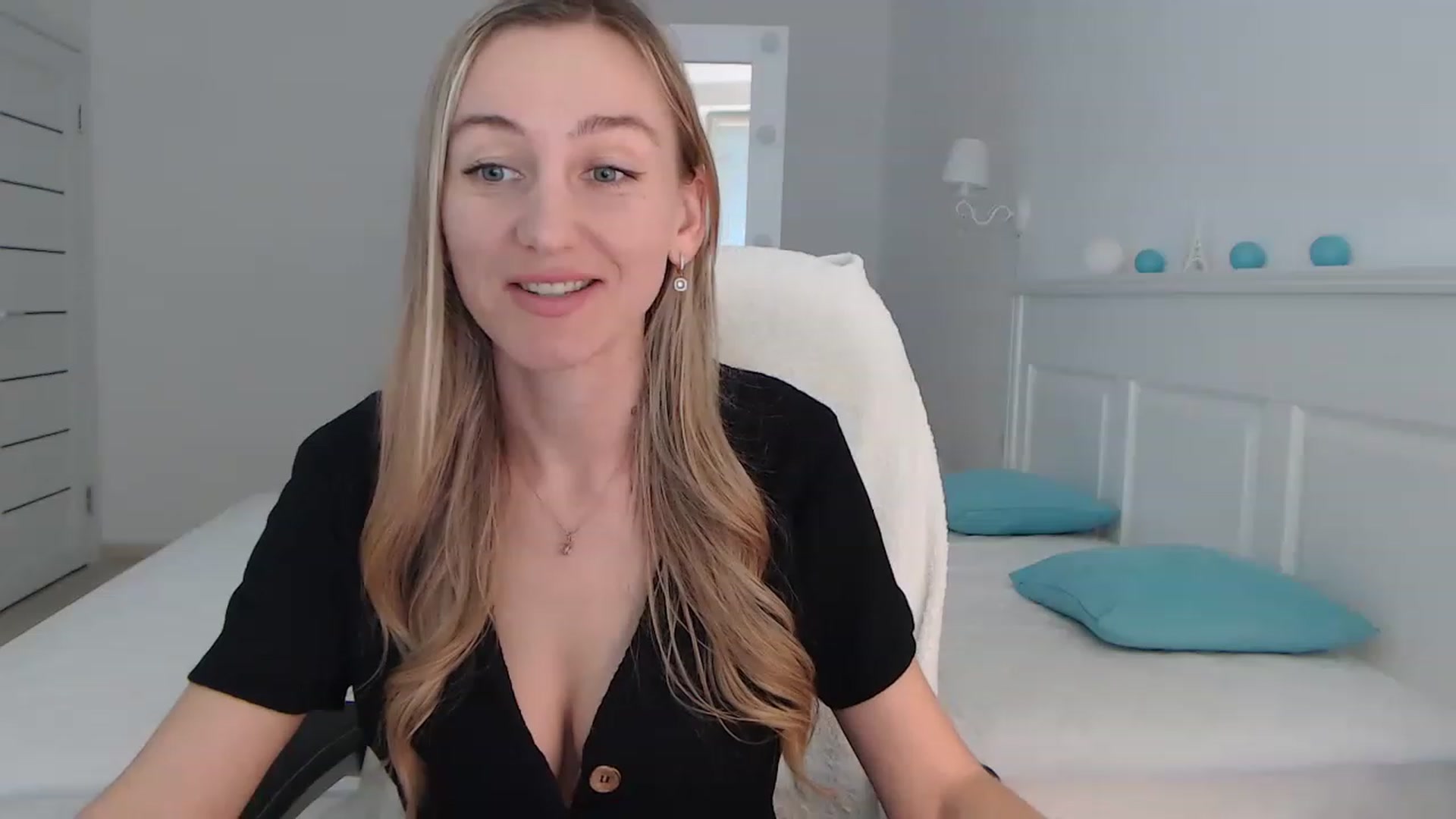 Gallery image thumbnail from YourSexyMilaX's myfreecams stream on, 06/17/2023, 14:48 image 1 of 20