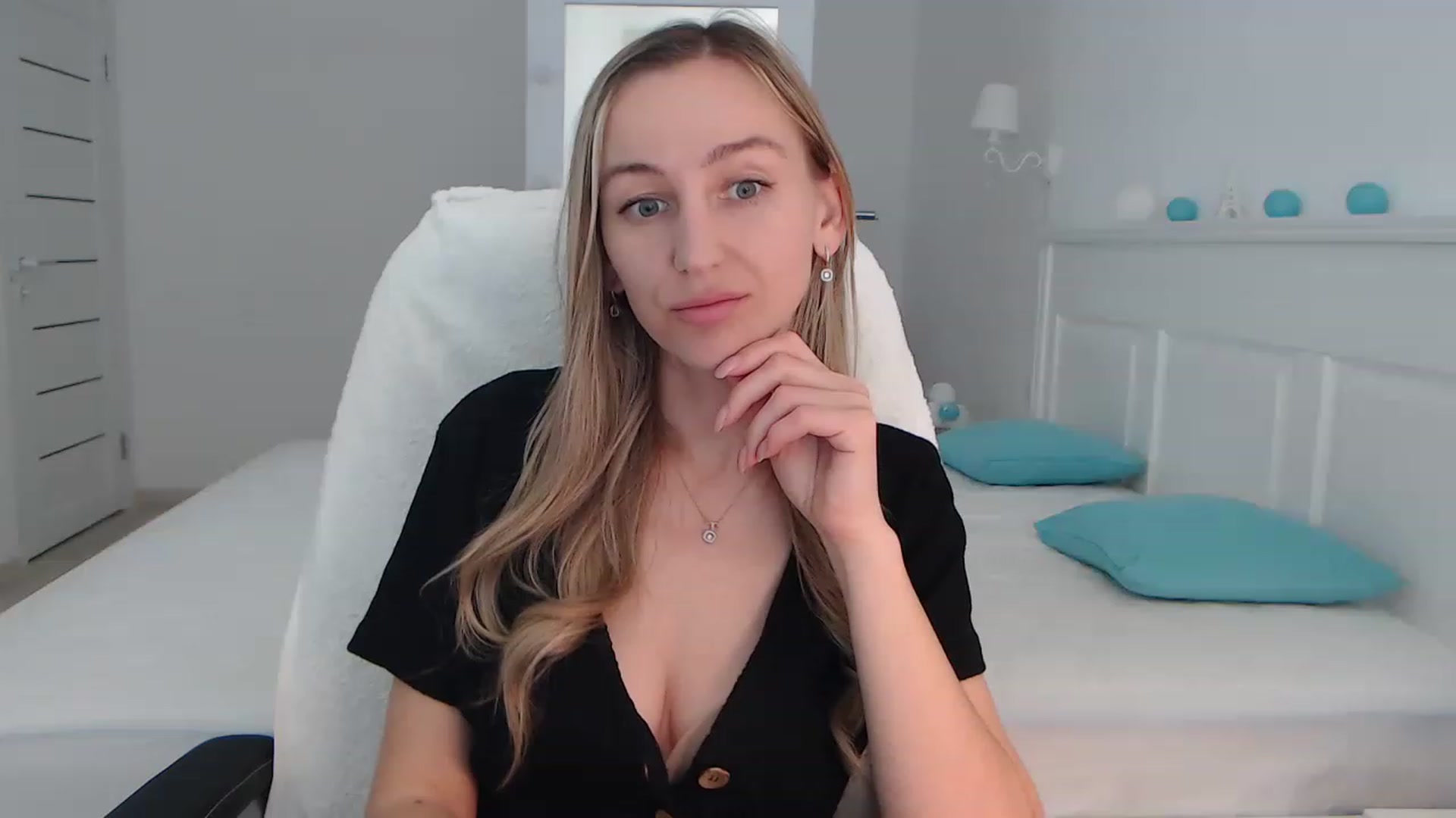 Gallery image thumbnail from YourSexyMilaX's myfreecams stream on, 06/17/2023, 14:48 image 2 of 20