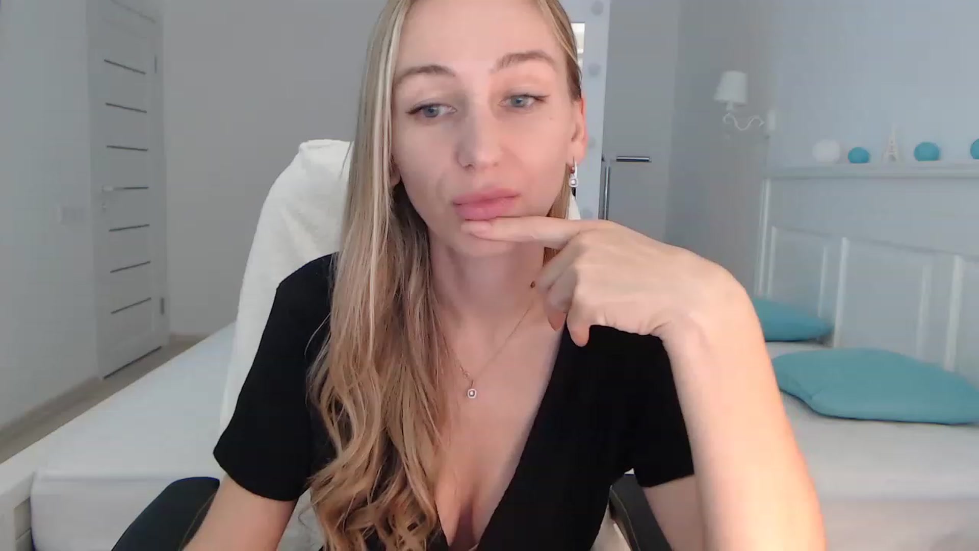 Gallery image thumbnail from YourSexyMilaX's myfreecams stream on, 06/17/2023, 14:48 image 9 of 20