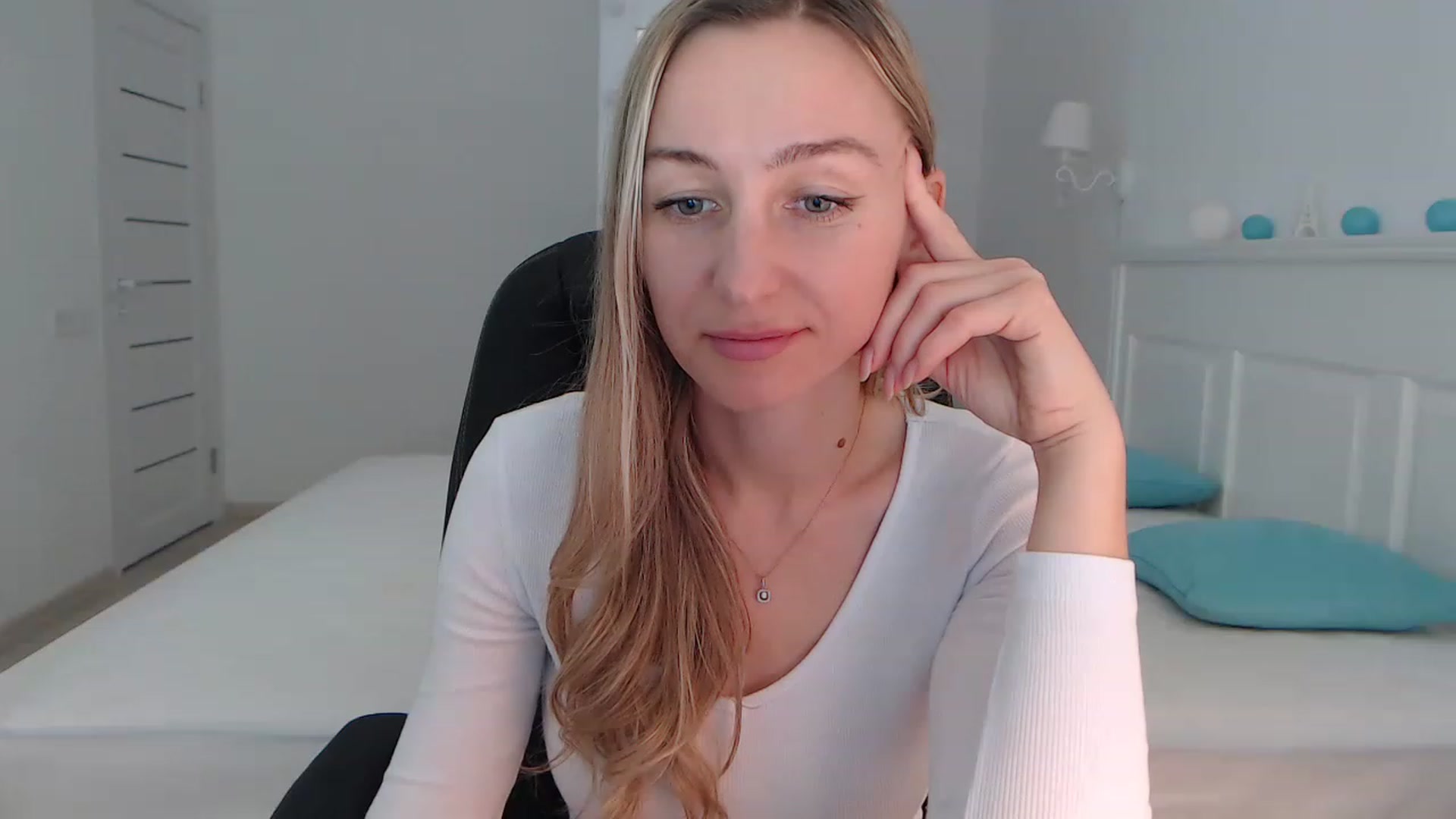 Gallery image thumbnail from YourSexyMilaX's myfreecams stream on, 06/17/2023, 16:10 image 18 of 20