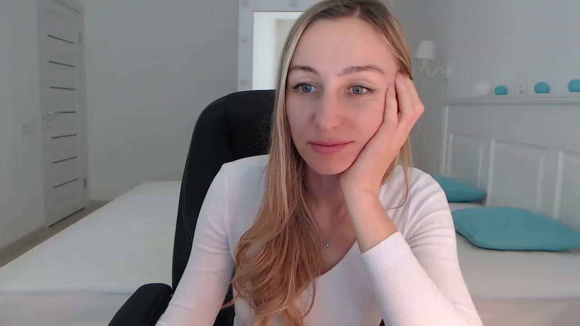 Gallery image thumbnail from YourSexyMilaX's myfreecams stream on, 06/17/2023, 16:10 image 20 of 20