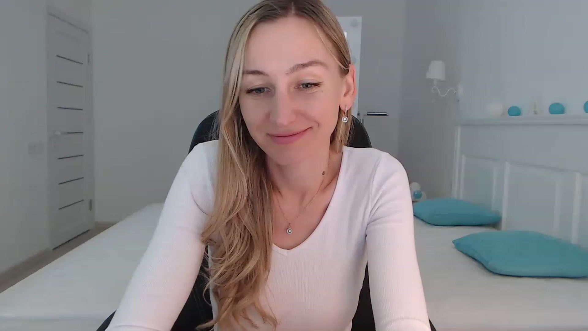Gallery image thumbnail from YourSexyMilaX's myfreecams stream on, 06/17/2023, 16:10 image 4 of 20