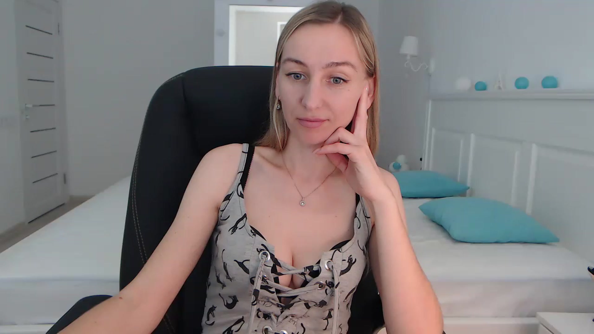 Gallery image thumbnail from YourSexyMilaX's myfreecams stream on, 06/18/2023, 14:34 image 2 of 20