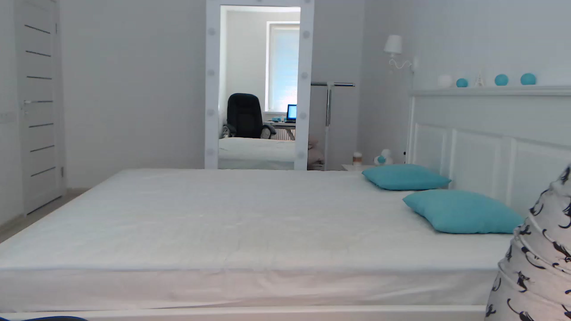 Gallery image thumbnail from YourSexyMilaX's myfreecams stream on, 06/18/2023, 14:34 image 10 of 20