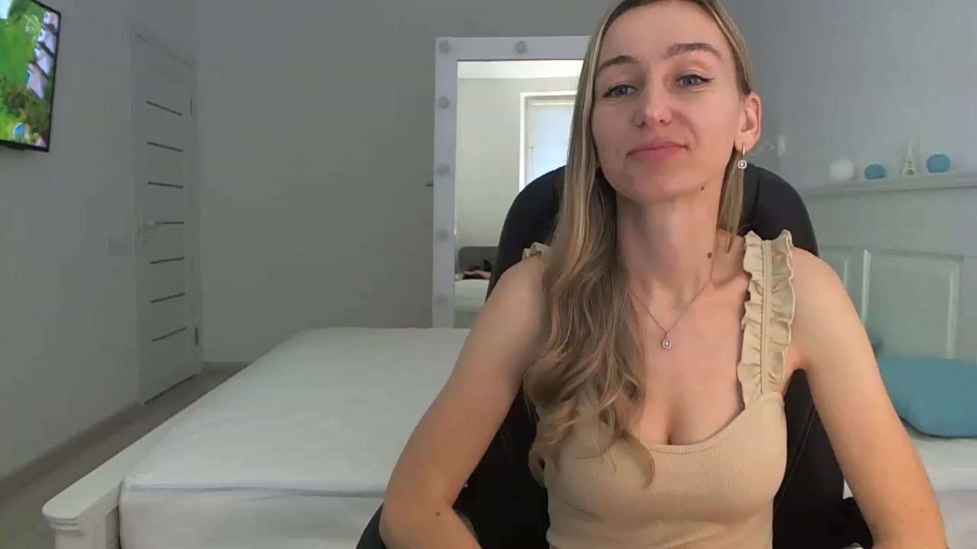 Gallery image thumbnail from YourSexyMilaX's myfreecams stream on, 06/19/2023, 14:57 image 1 of 20