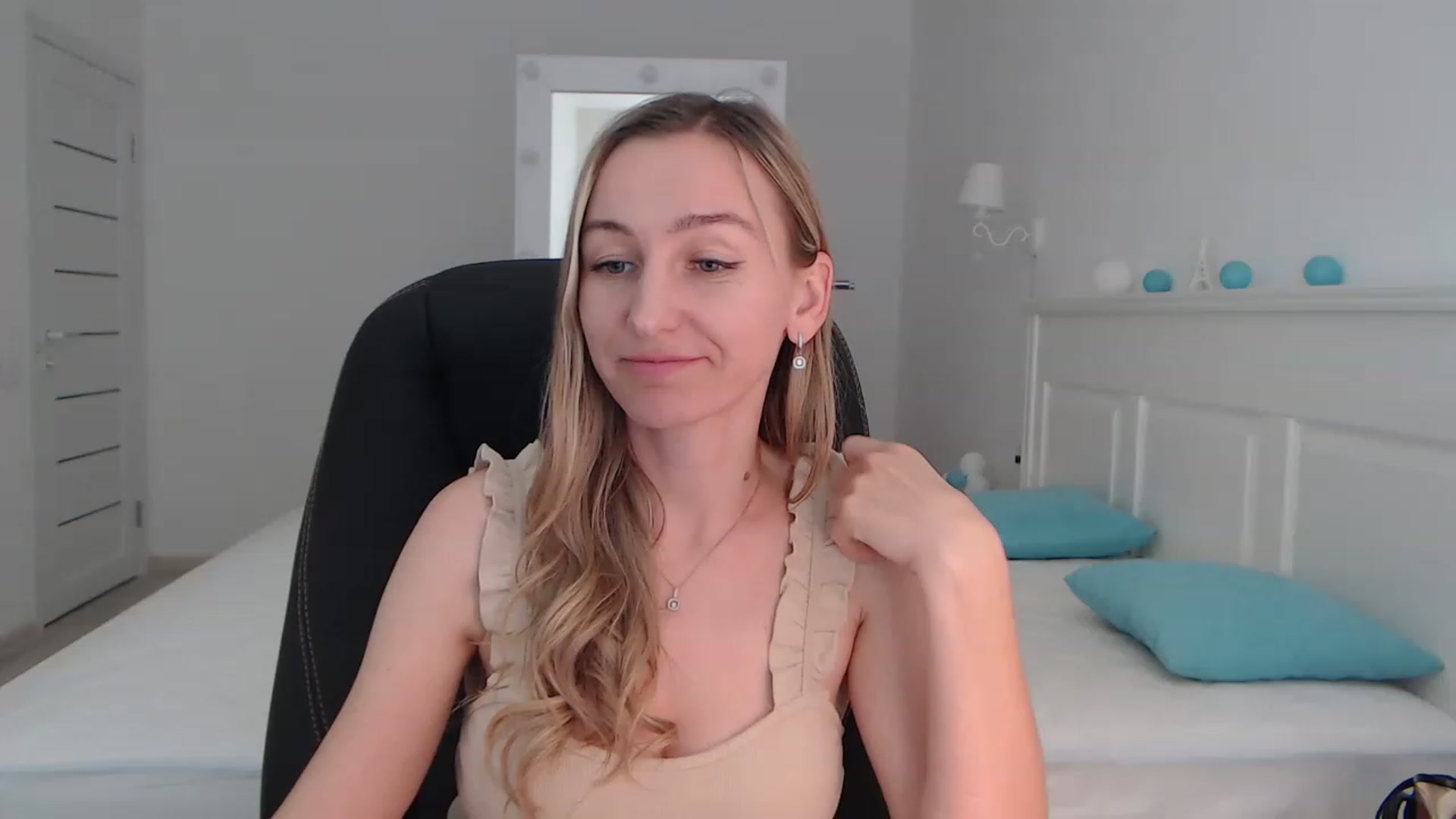 Gallery image thumbnail from YourSexyMilaX's myfreecams stream on, 06/19/2023, 14:57 image 20 of 20