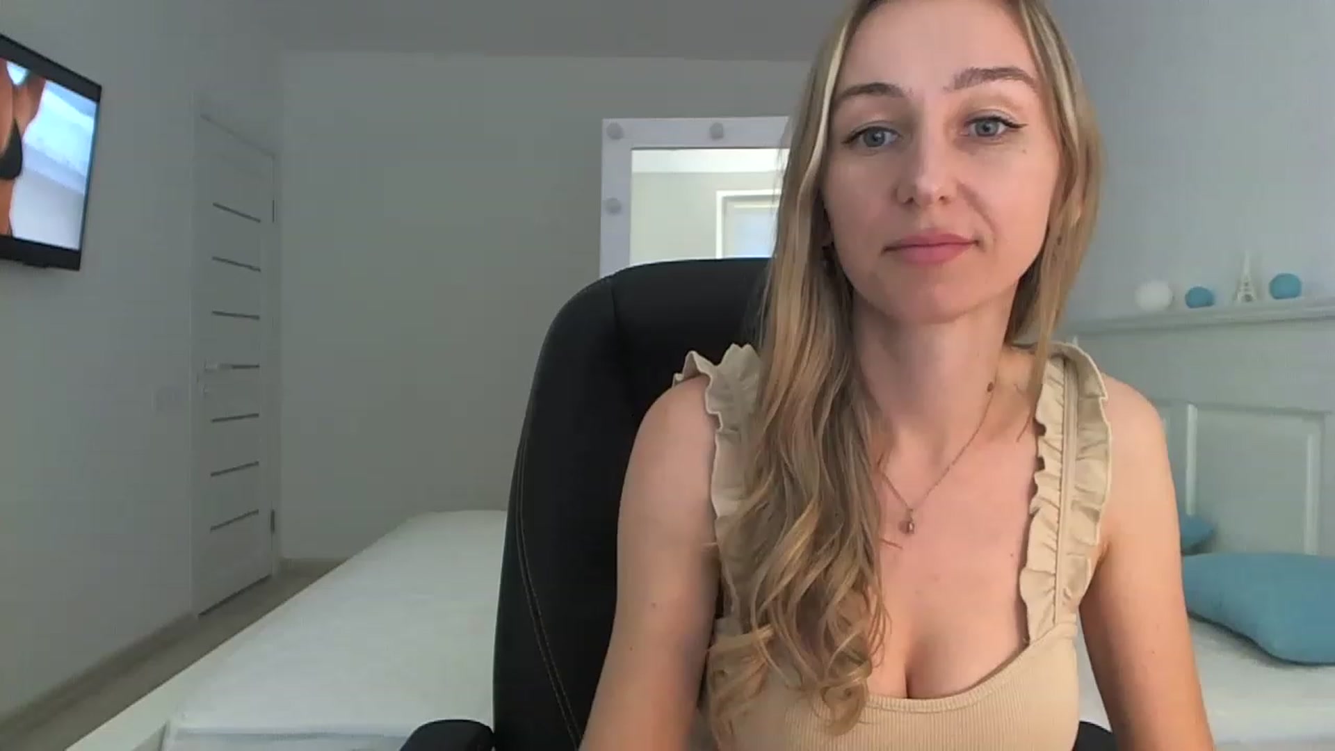 Gallery image thumbnail from YourSexyMilaX's myfreecams stream on, 06/19/2023, 14:57 image 19 of 20