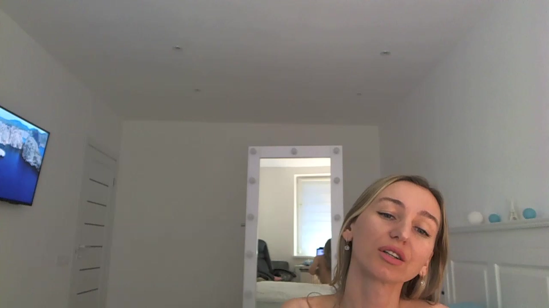 Gallery image thumbnail from YourSexyMilaX's myfreecams stream on, 06/19/2023, 14:57 image 10 of 20