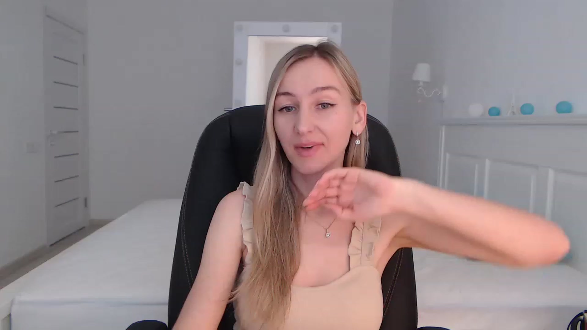 Gallery image thumbnail from YourSexyMilaX's myfreecams stream on, 06/20/2023, 11:22 image 4 of 20