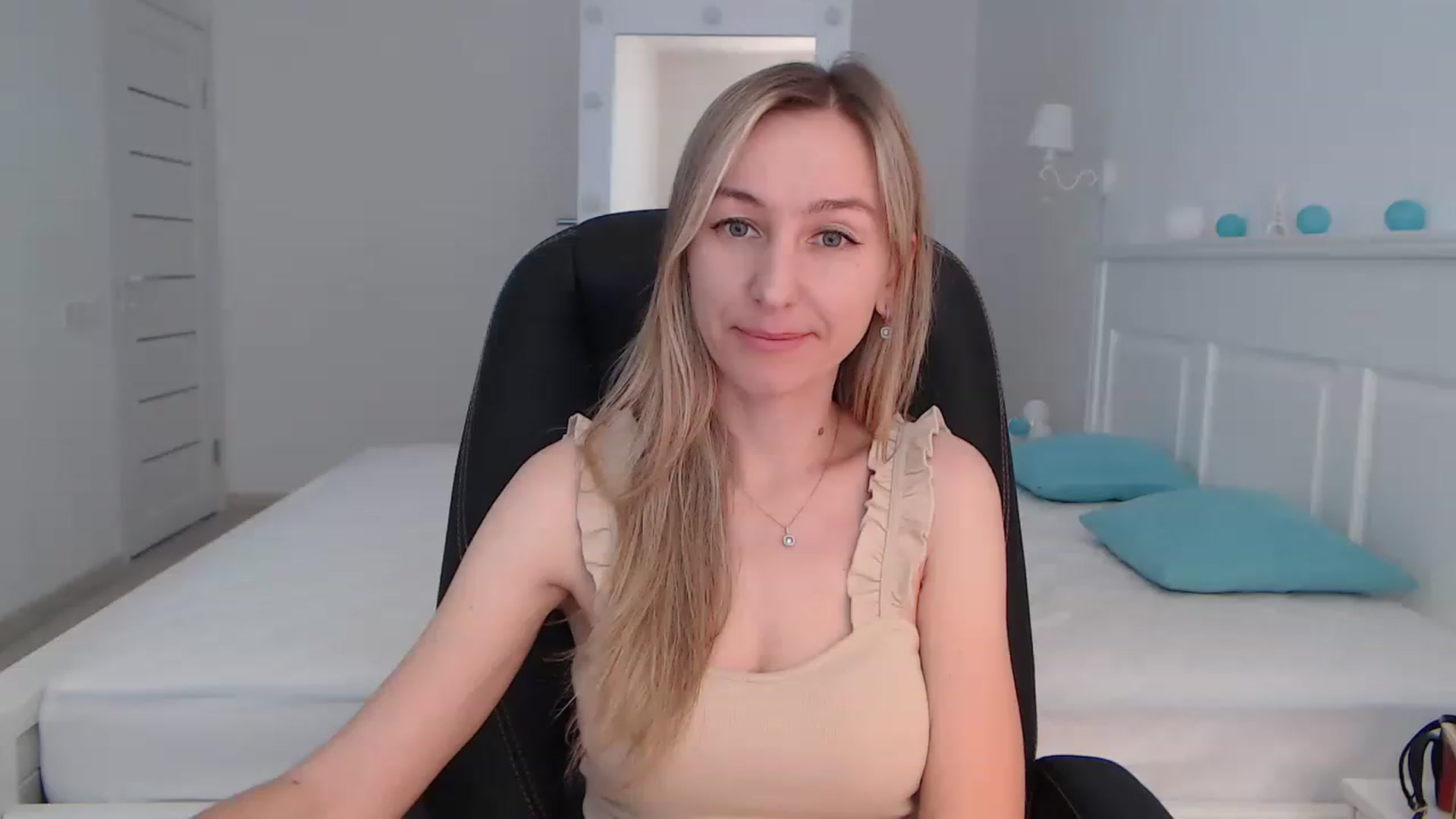 Gallery image thumbnail from YourSexyMilaX's myfreecams stream on, 06/20/2023, 11:22 image 5 of 20